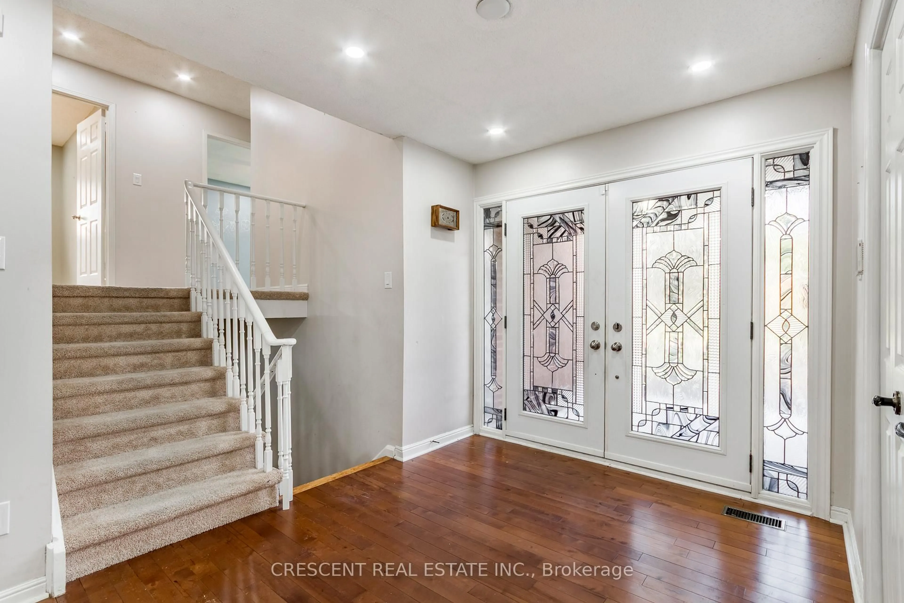 Indoor entryway for 42 Boreham Circ, Brampton Ontario L6Z 1T4