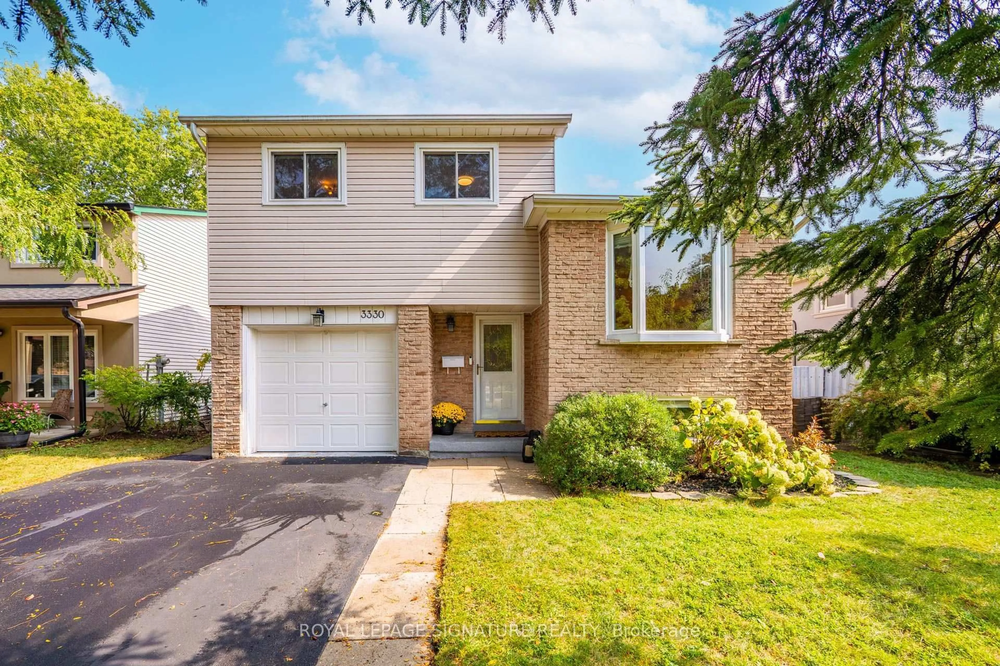 Home with brick exterior material, street for 3330 Kings Masting Cres, Mississauga Ontario L5L 1G6