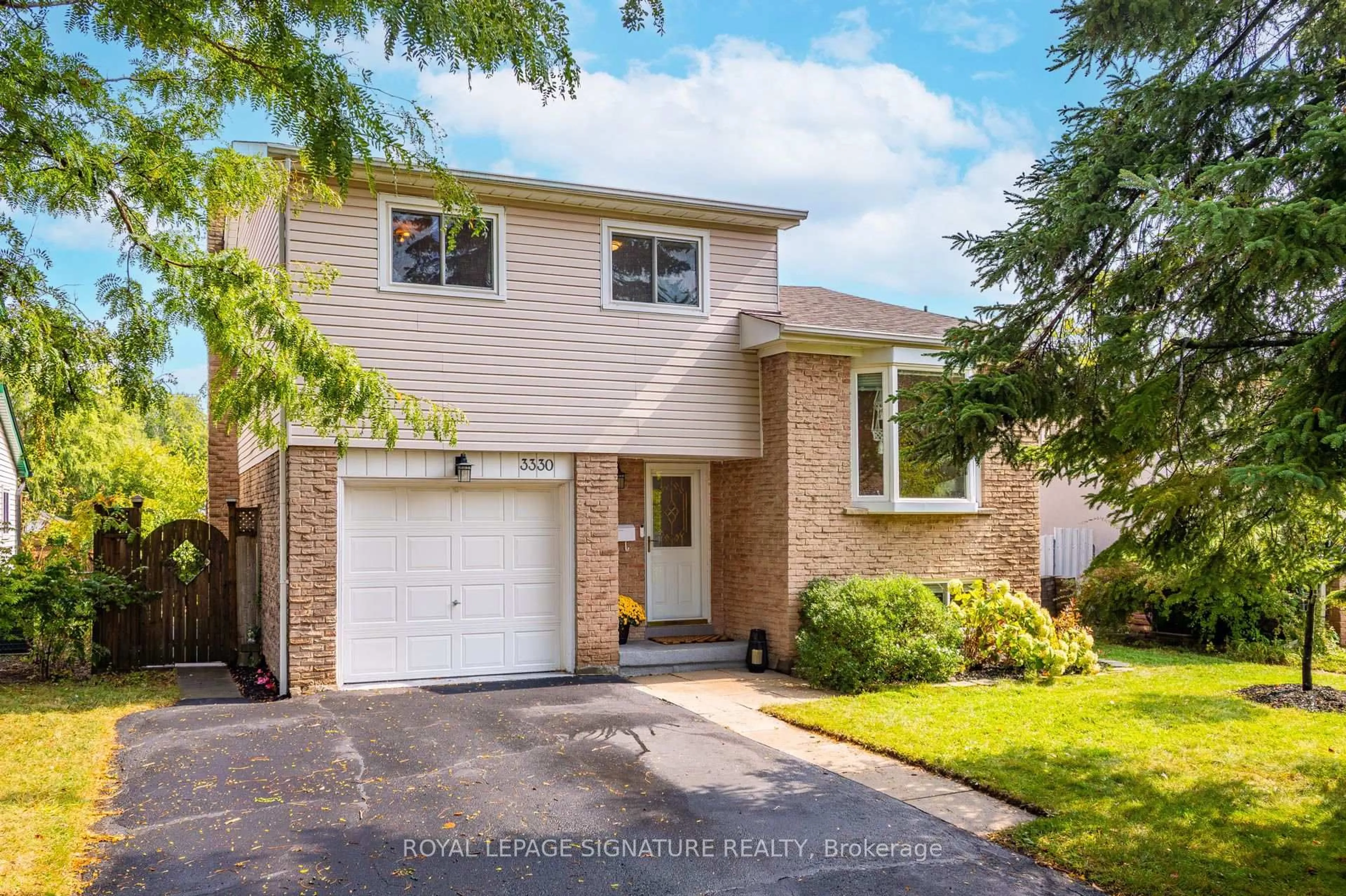 Home with brick exterior material, street for 3330 Kings Masting Cres, Mississauga Ontario L5L 1G6