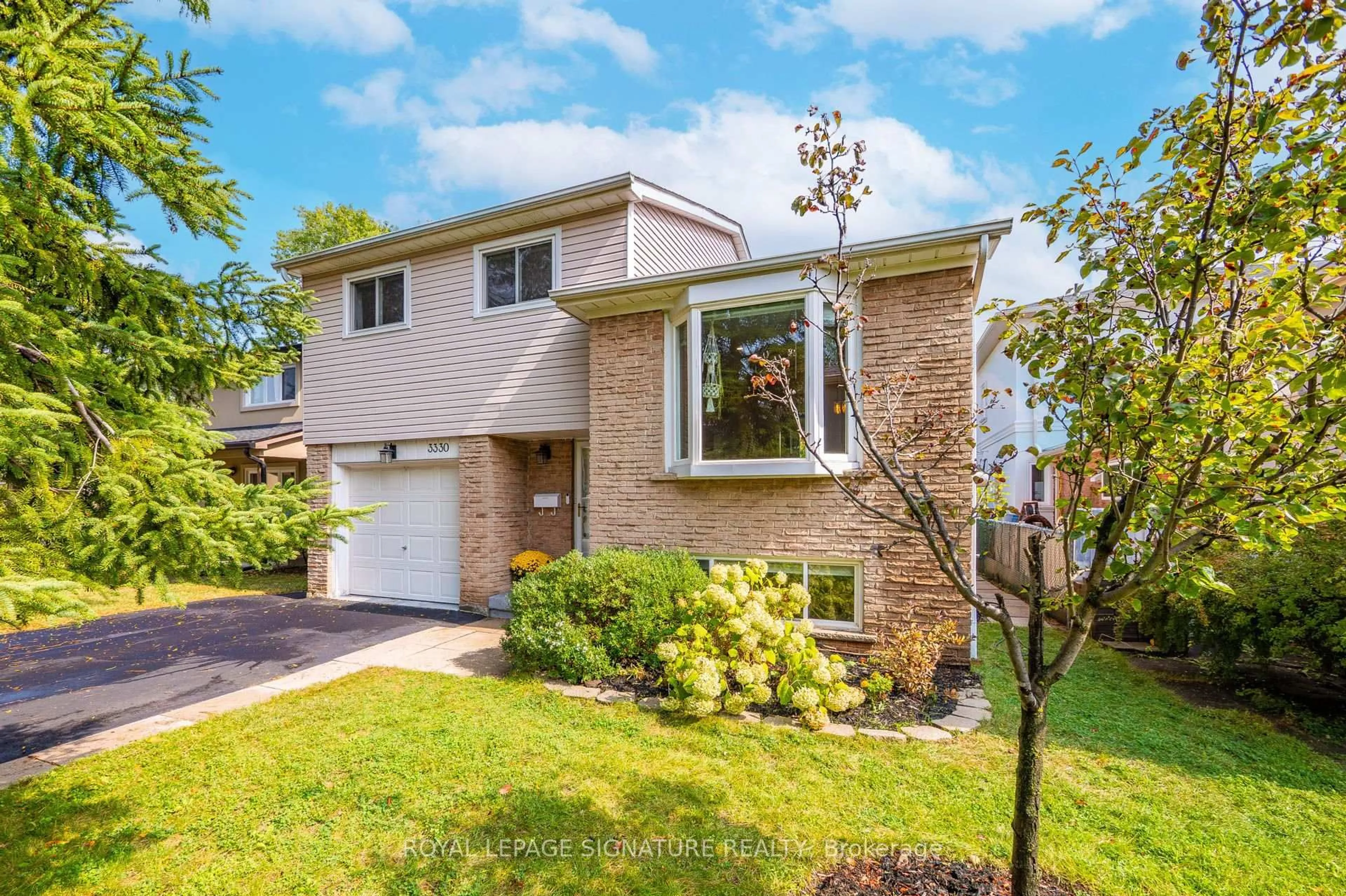 Home with brick exterior material, street for 3330 Kings Masting Cres, Mississauga Ontario L5L 1G6