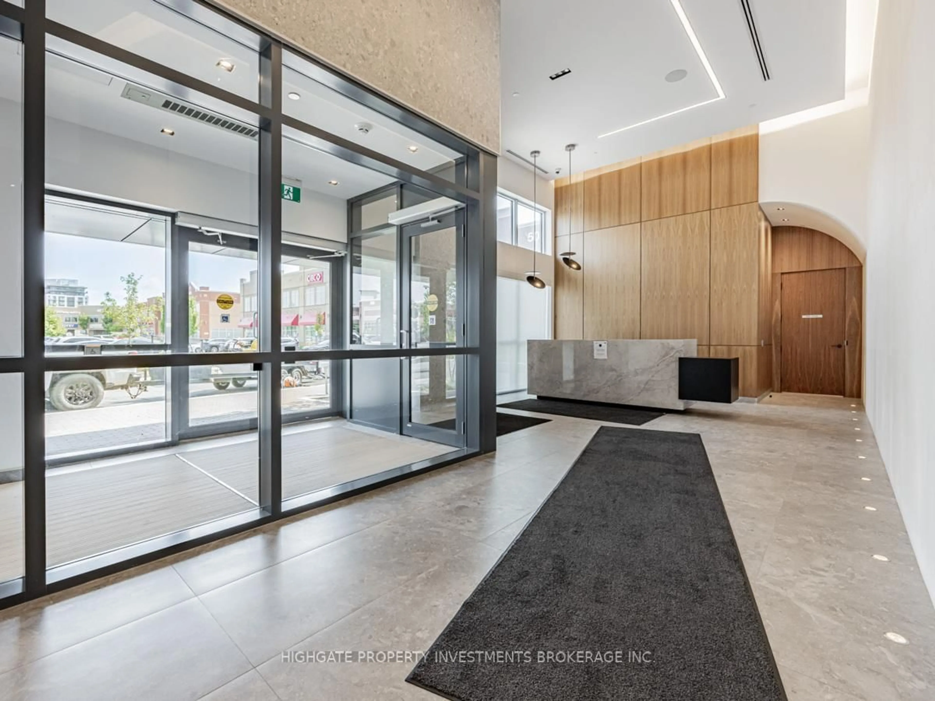 Indoor foyer for 509 Dundas St #403, Oakville Ontario L6M 4M2