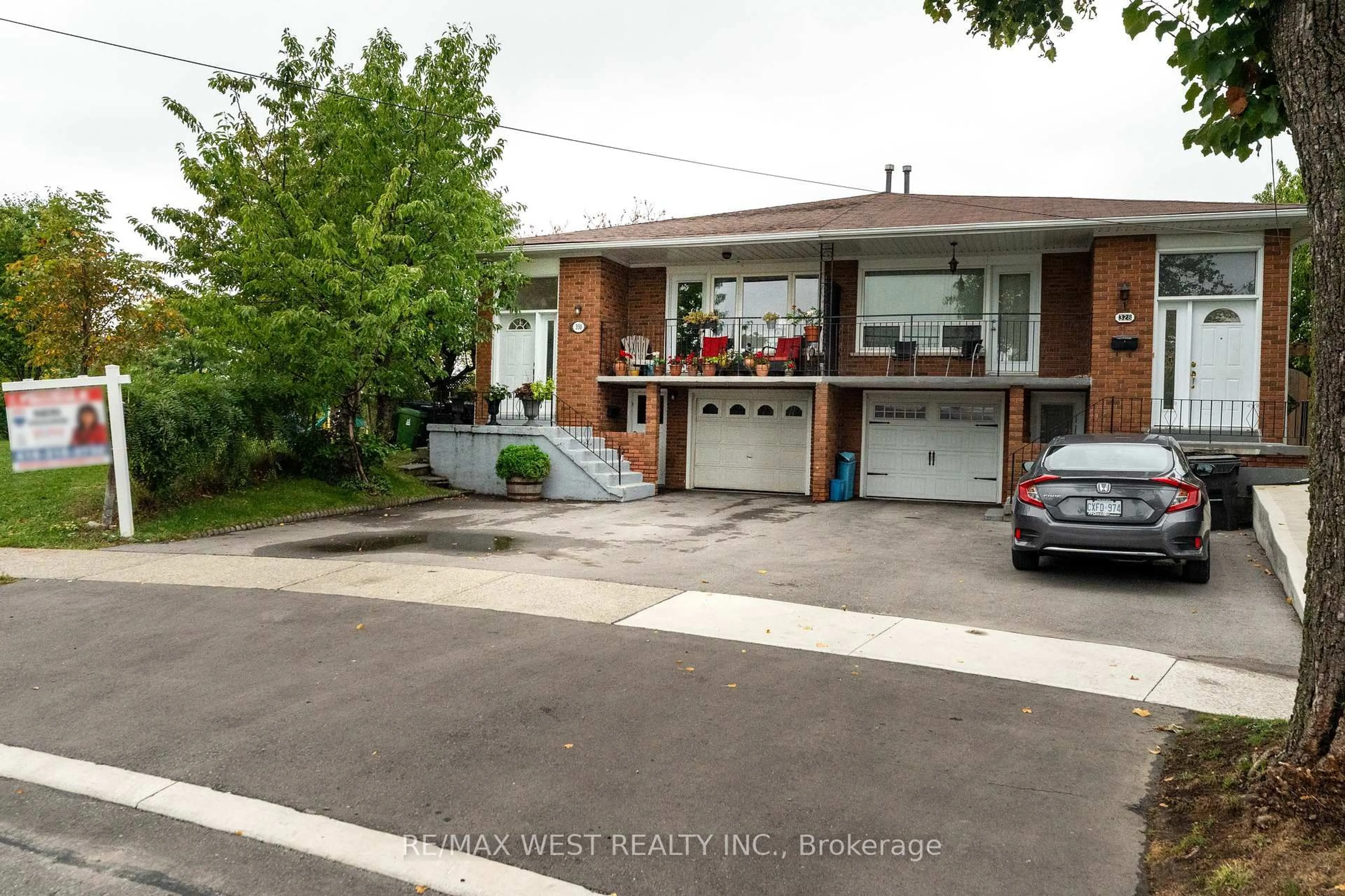 A pic from outside/outdoor area/front of a property/back of a property/a pic from drone, street for 330 Pellatt Ave, Toronto Ontario M9N 3P3