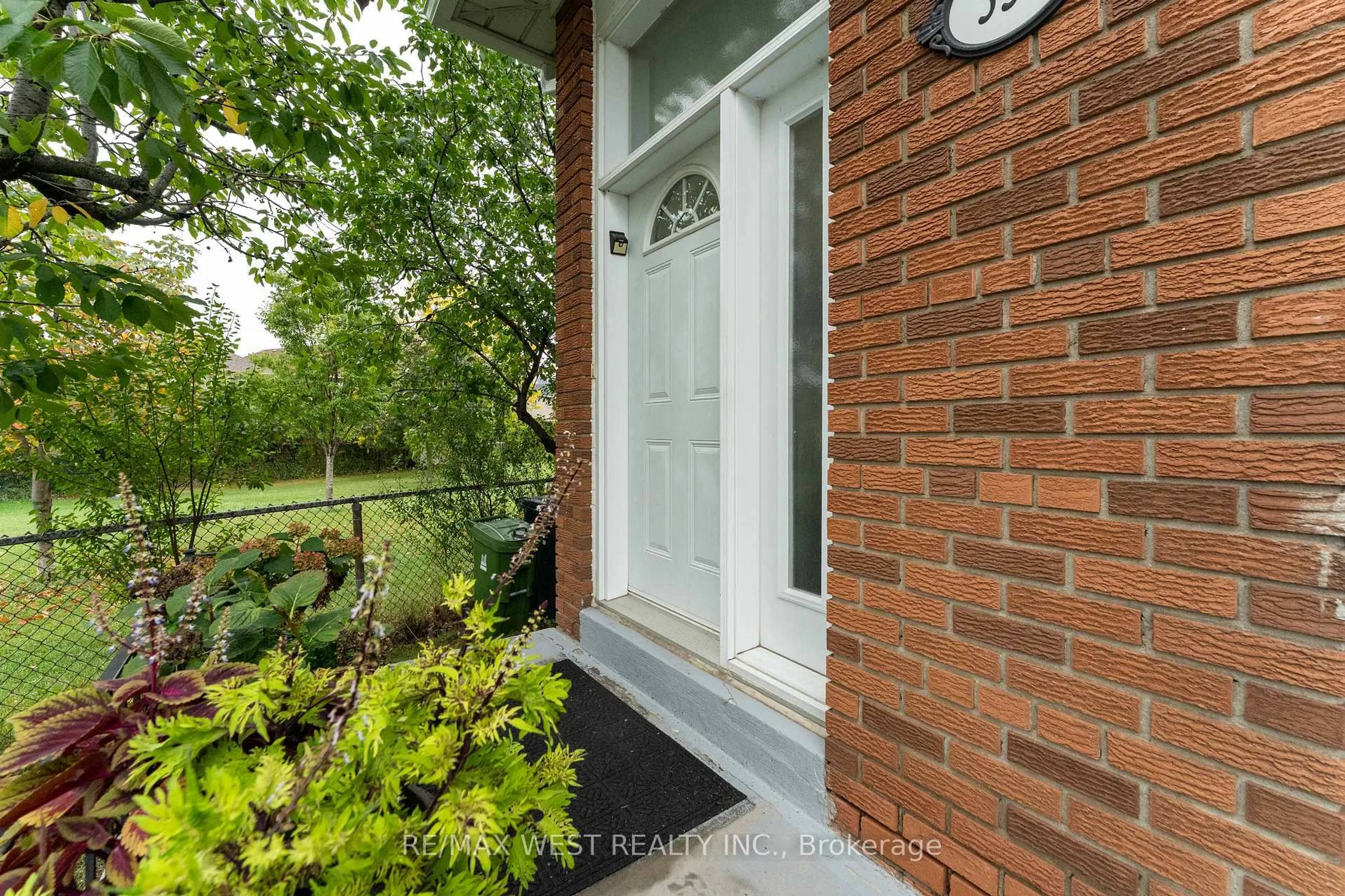 Home with brick exterior material, street for 330 Pellatt Ave, Toronto Ontario M9N 3P3