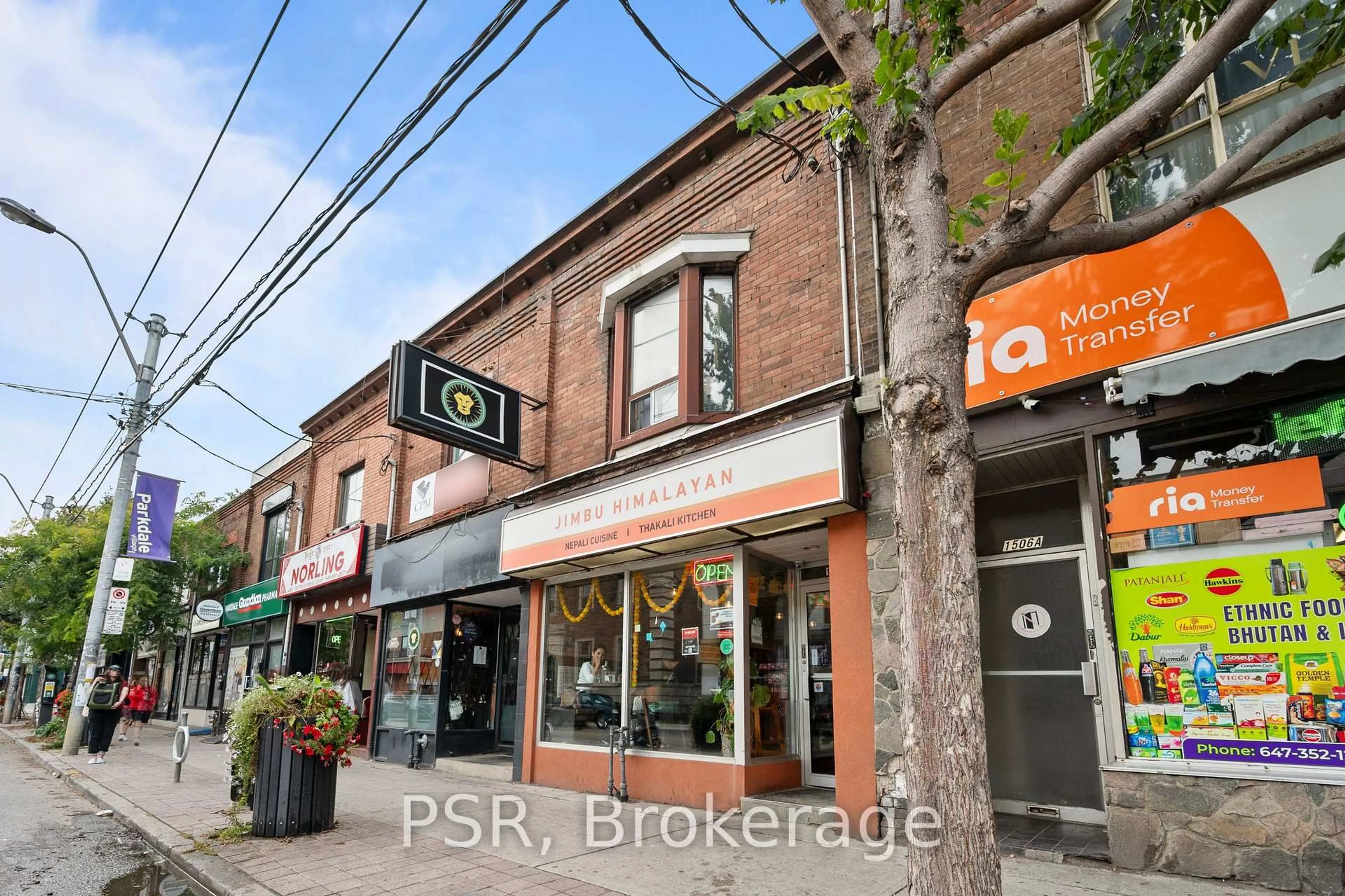 Patio, street for 1508 Queen St, Toronto Ontario M6R 1A4
