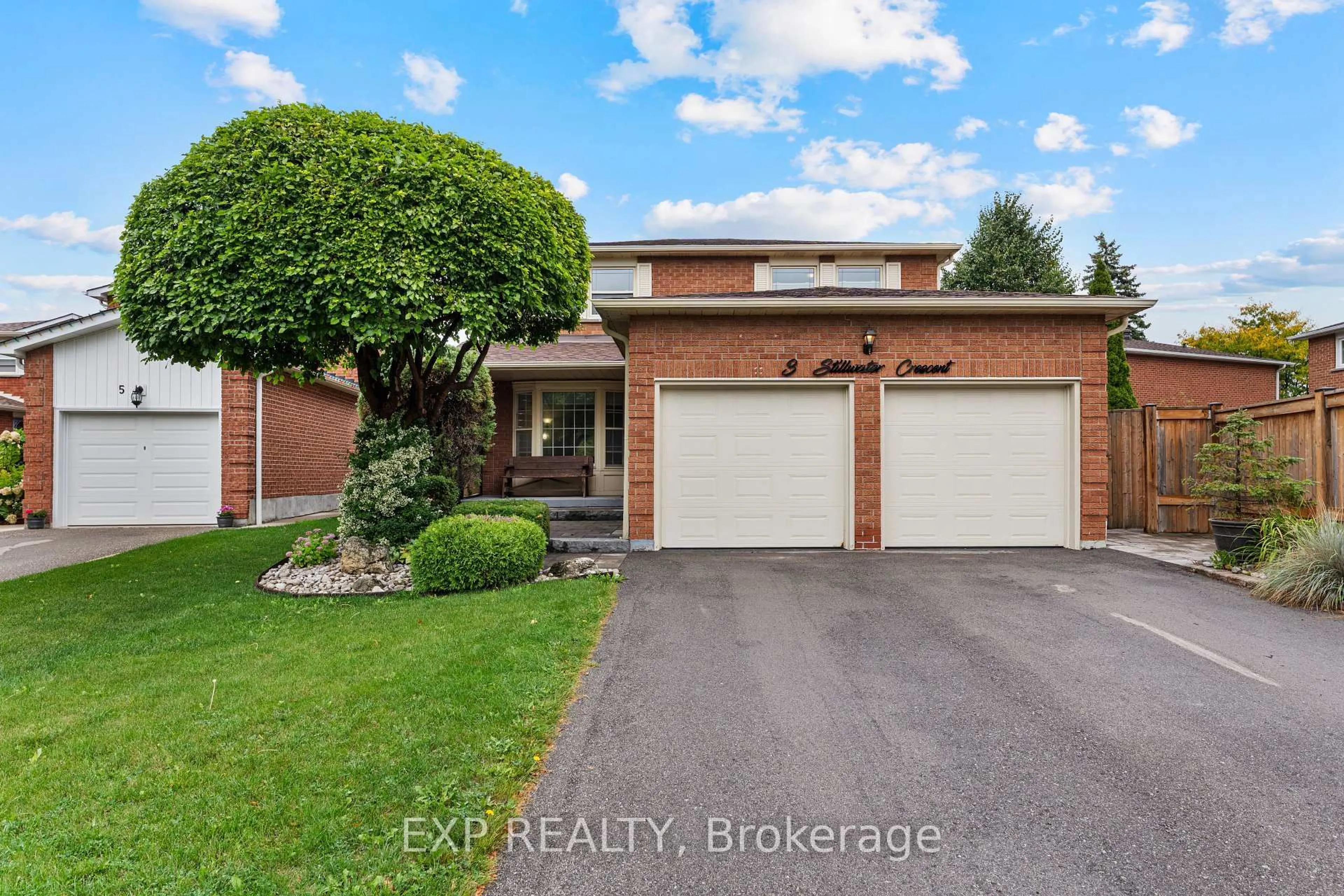 A pic from outside/outdoor area/front of a property/back of a property/a pic from drone, street for 3 Stillwater Cres, Brampton Ontario L6X 3K5