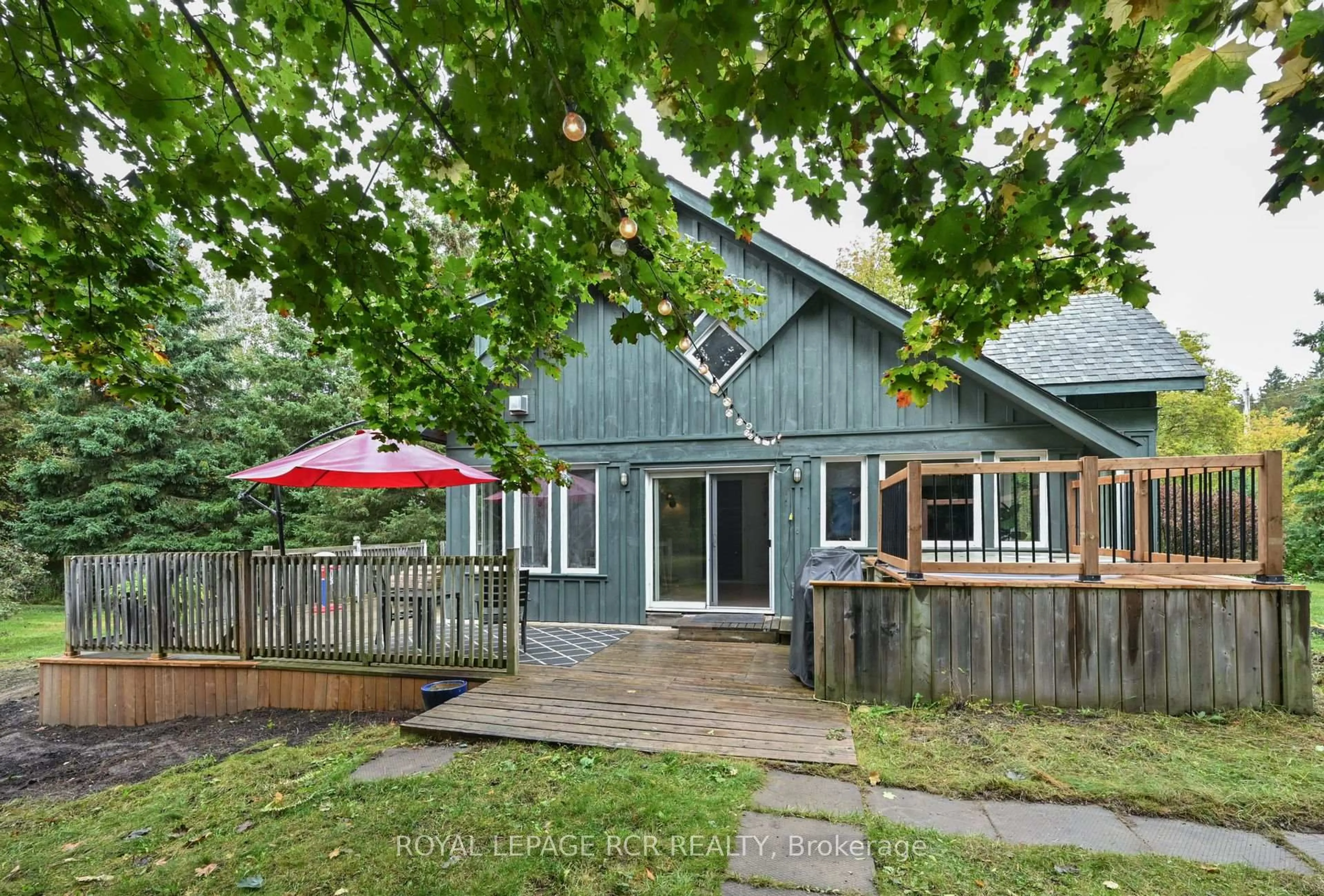 Patio, street for 1762 Queen St, Caledon Ontario L7K 2N6