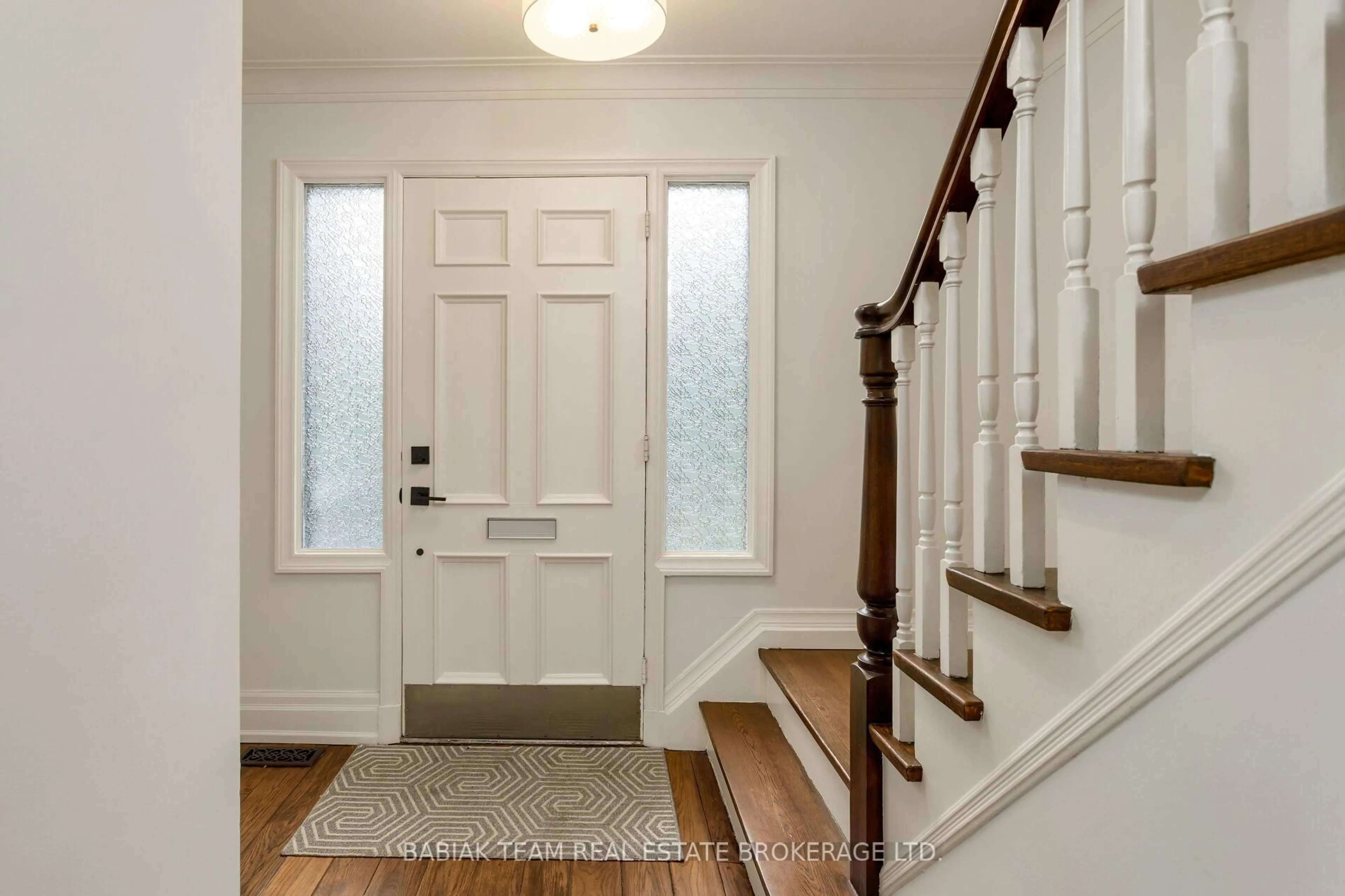 Indoor entryway for 9 Humbercrest Pt, Toronto Ontario M6S 2H2