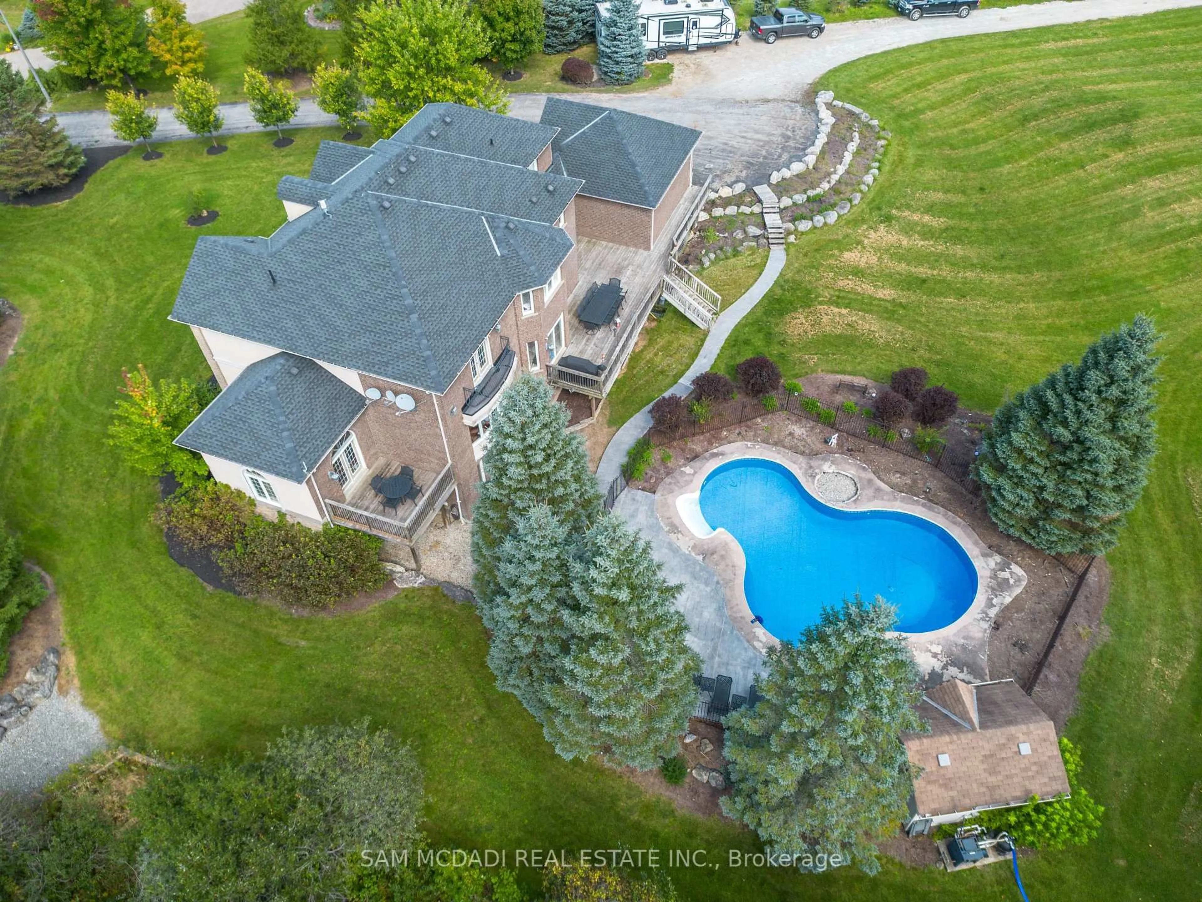 A pic from outside/outdoor area/front of a property/back of a property/a pic from drone, water/lake/river/ocean view for 11170 Menzies Crt, Milton Ontario L0P 1B0