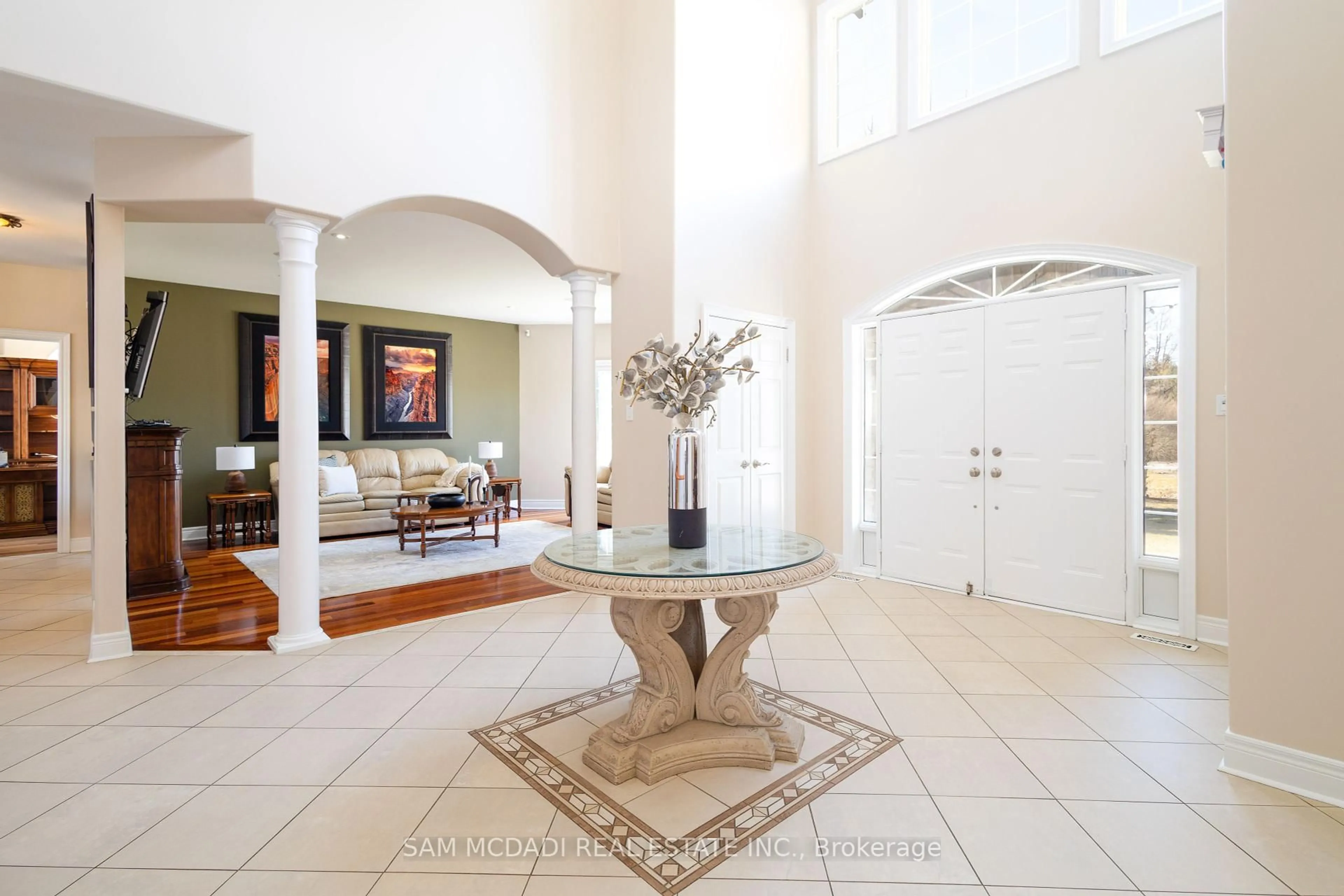Indoor foyer for 11170 Menzies Crt, Milton Ontario L0P 1B0