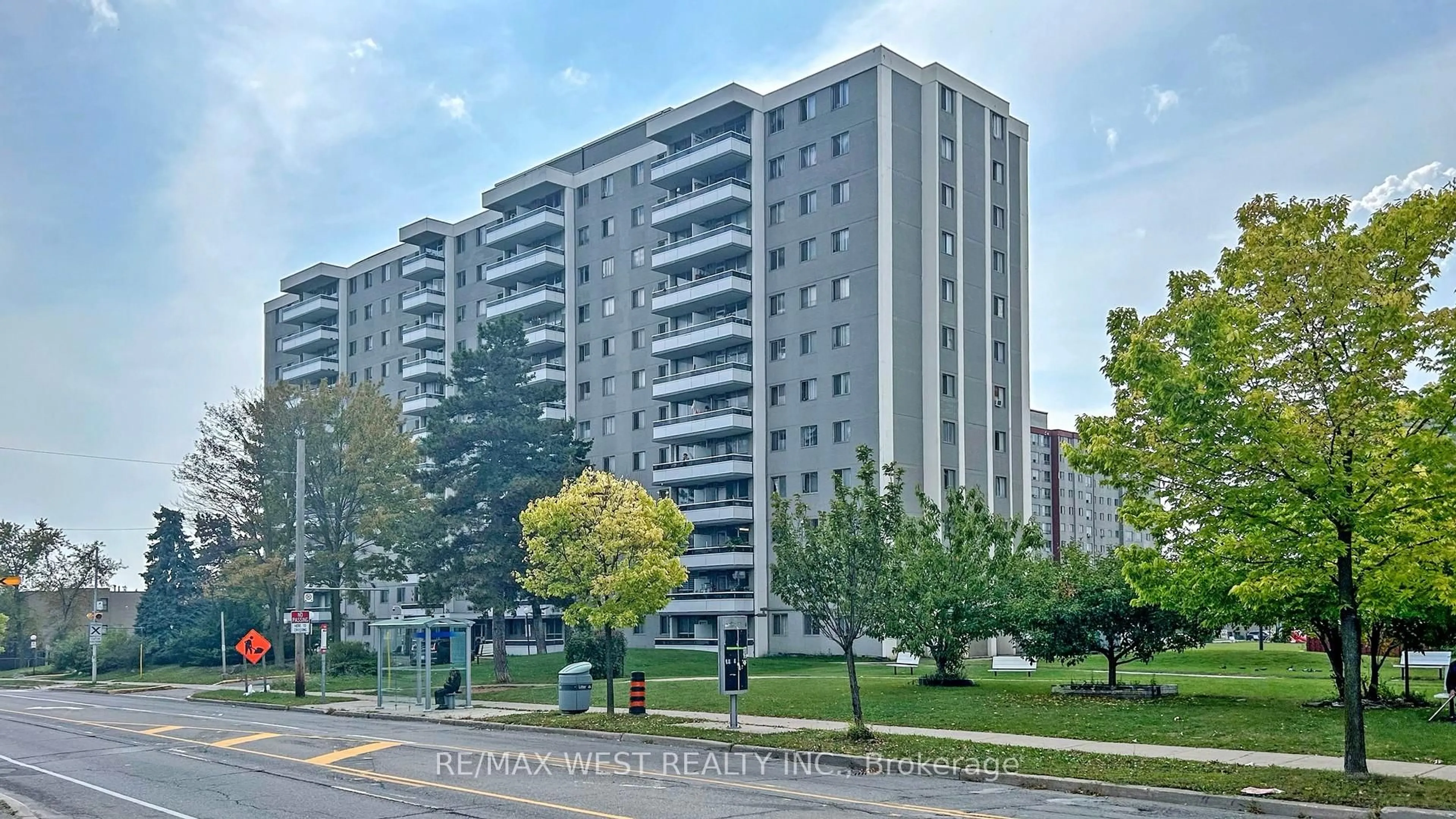Unknown for 940 Caledonia Rd #210, Toronto Ontario M6B 3Y4