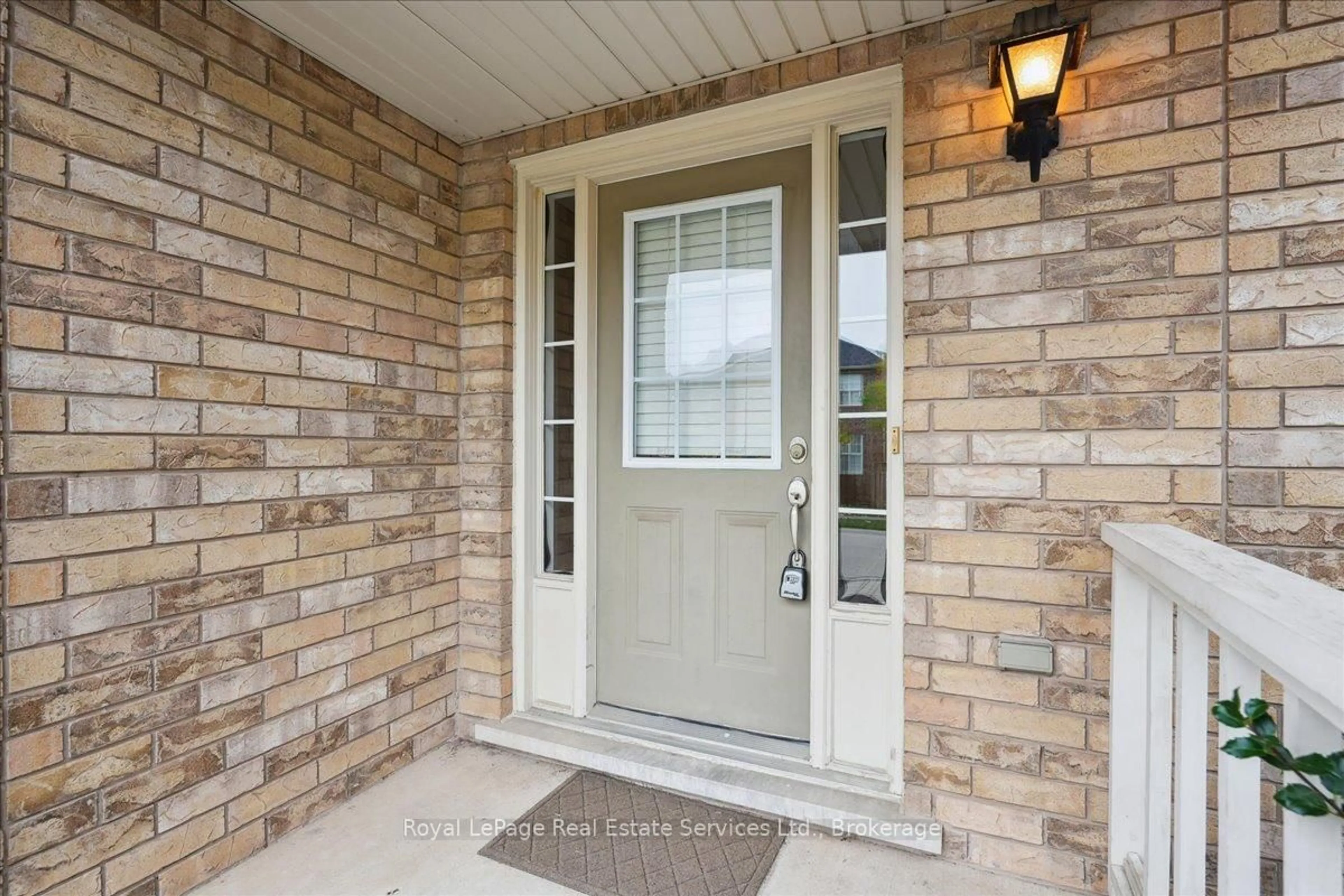 Indoor entryway for 2476 Bracken Dr, Oakville Ontario L6M 4S5
