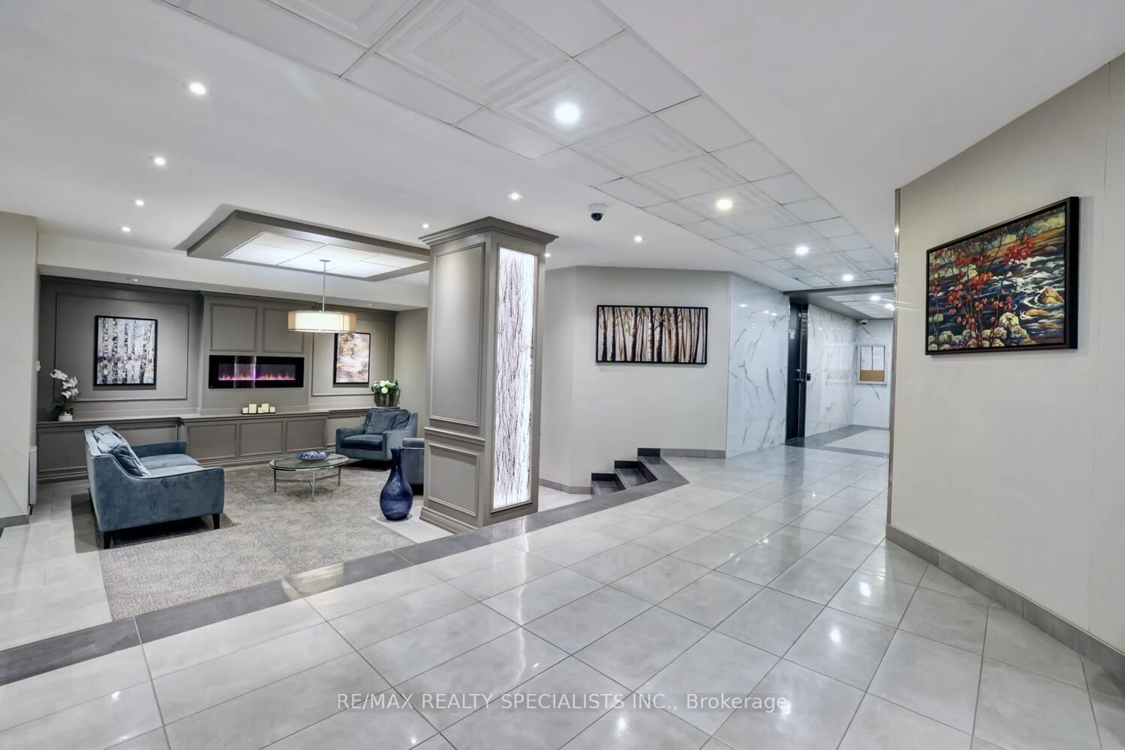 Lobby for 965 Inverhouse Dr #203, Mississauga Ontario L5J 4B4