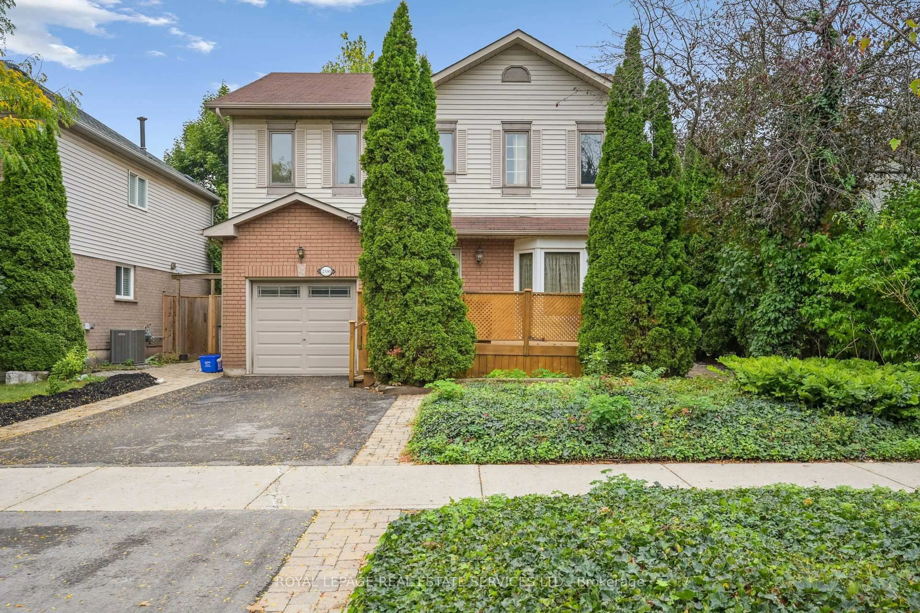 Home with brick exterior material, street for 2338 Mowat Ave, Oakville Ontario L6H 6B8