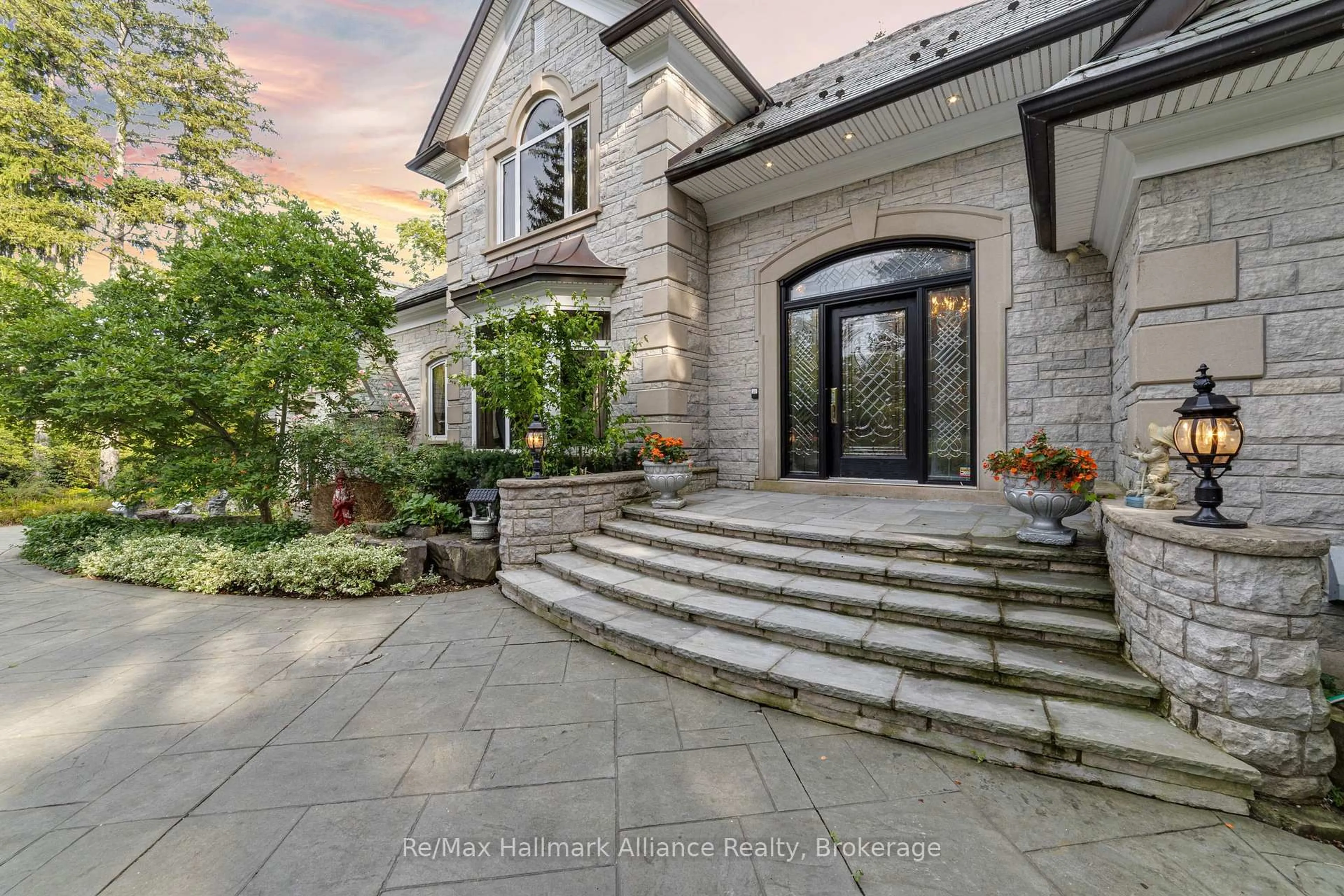 Unknown for 1024 Linbrook Rd, Oakville Ontario L6J 2L1