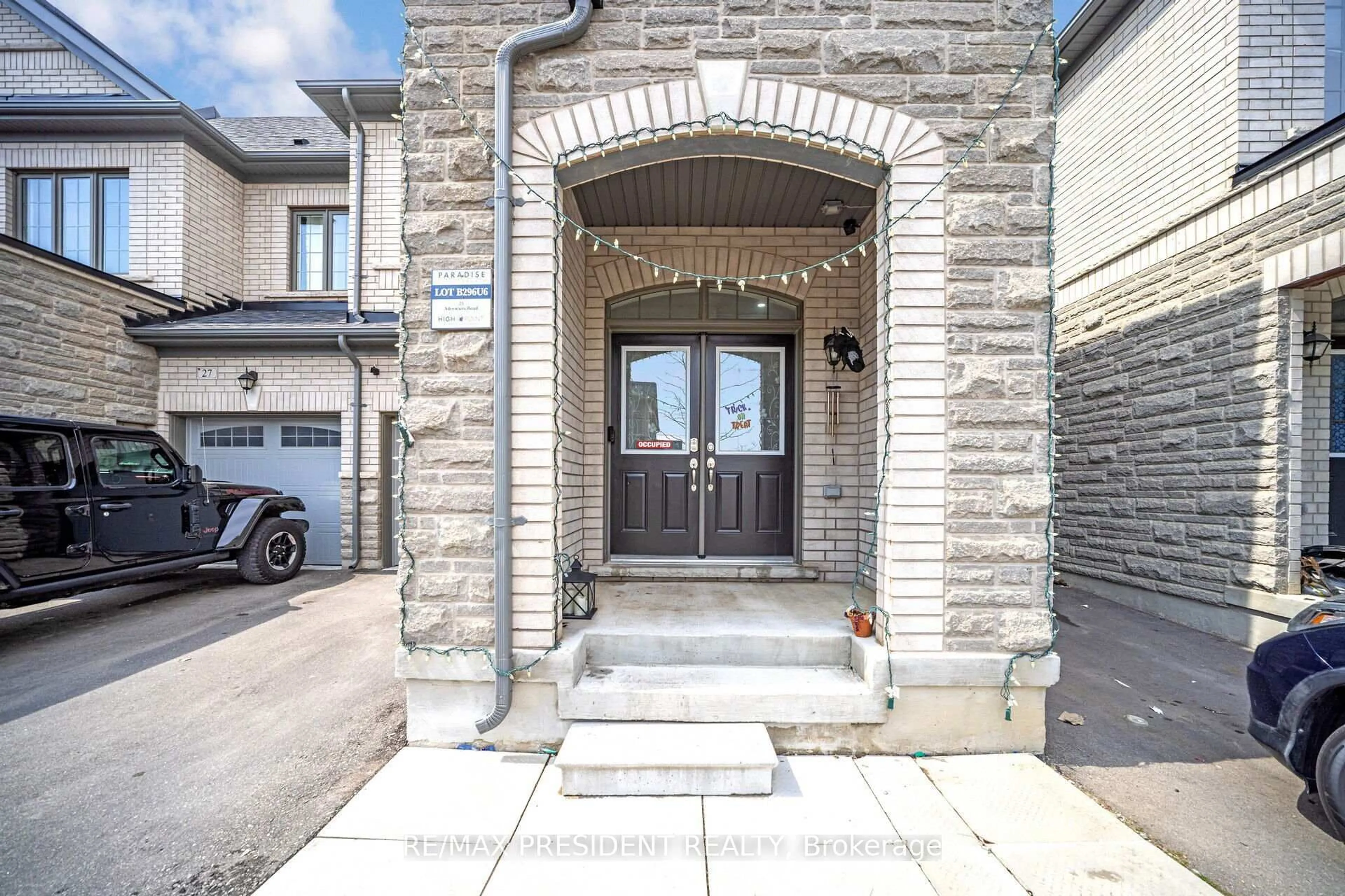 Indoor entryway for 25 Adventura Rd, Brampton Ontario L7A 5A7