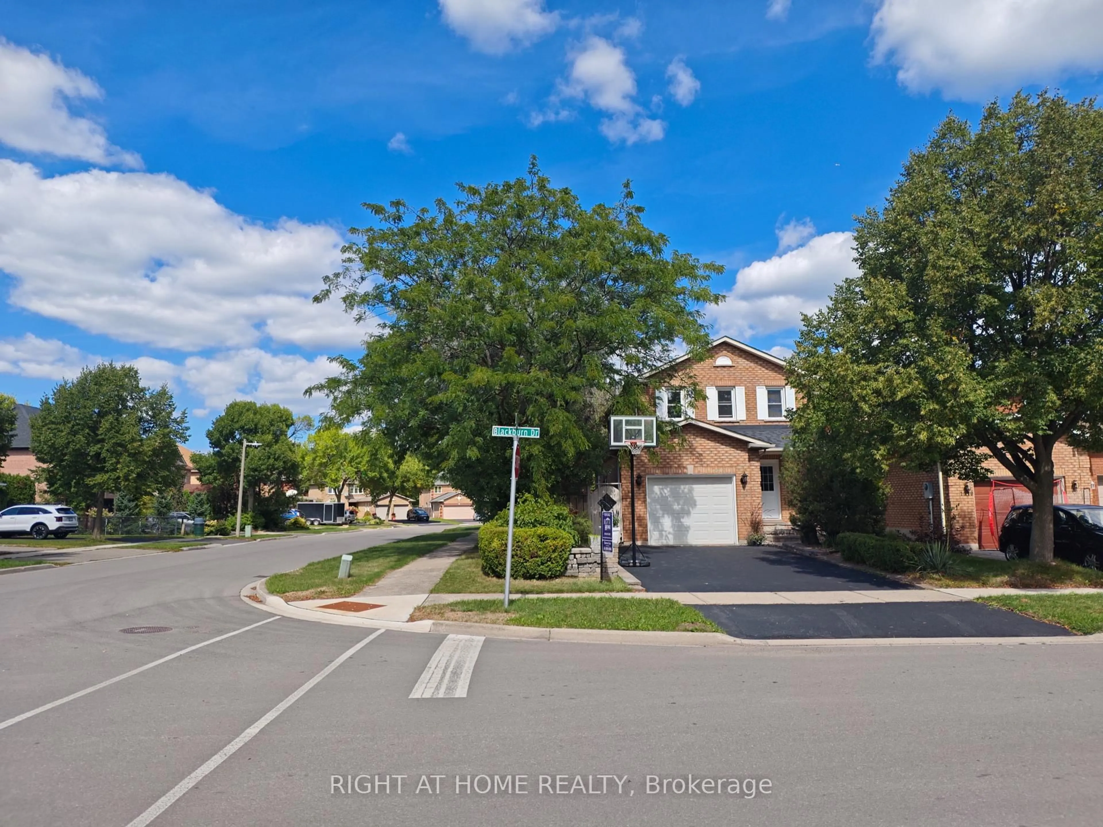 A pic from outside/outdoor area/front of a property/back of a property/a pic from drone, street for 1216 Blackburn Dr, Oakville Ontario L6M 2X9