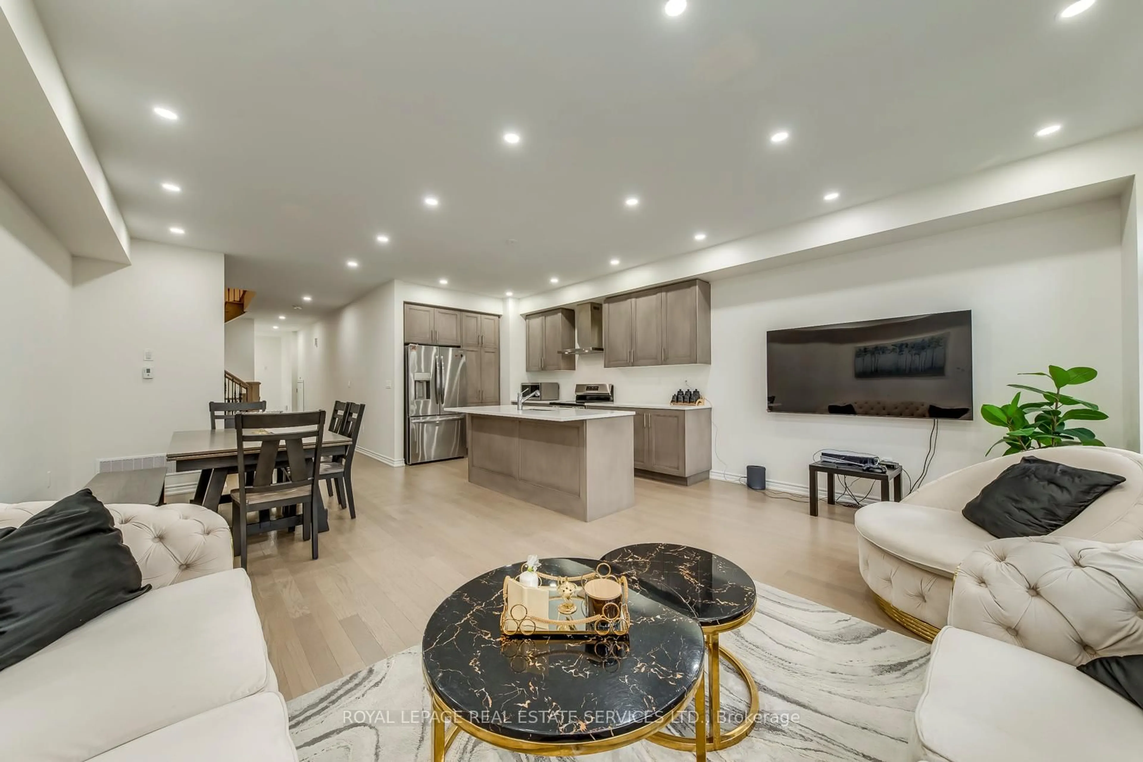 Open concept kitchen, unknown for 595 Celandine Terr, Milton Ontario L9E 1Z7