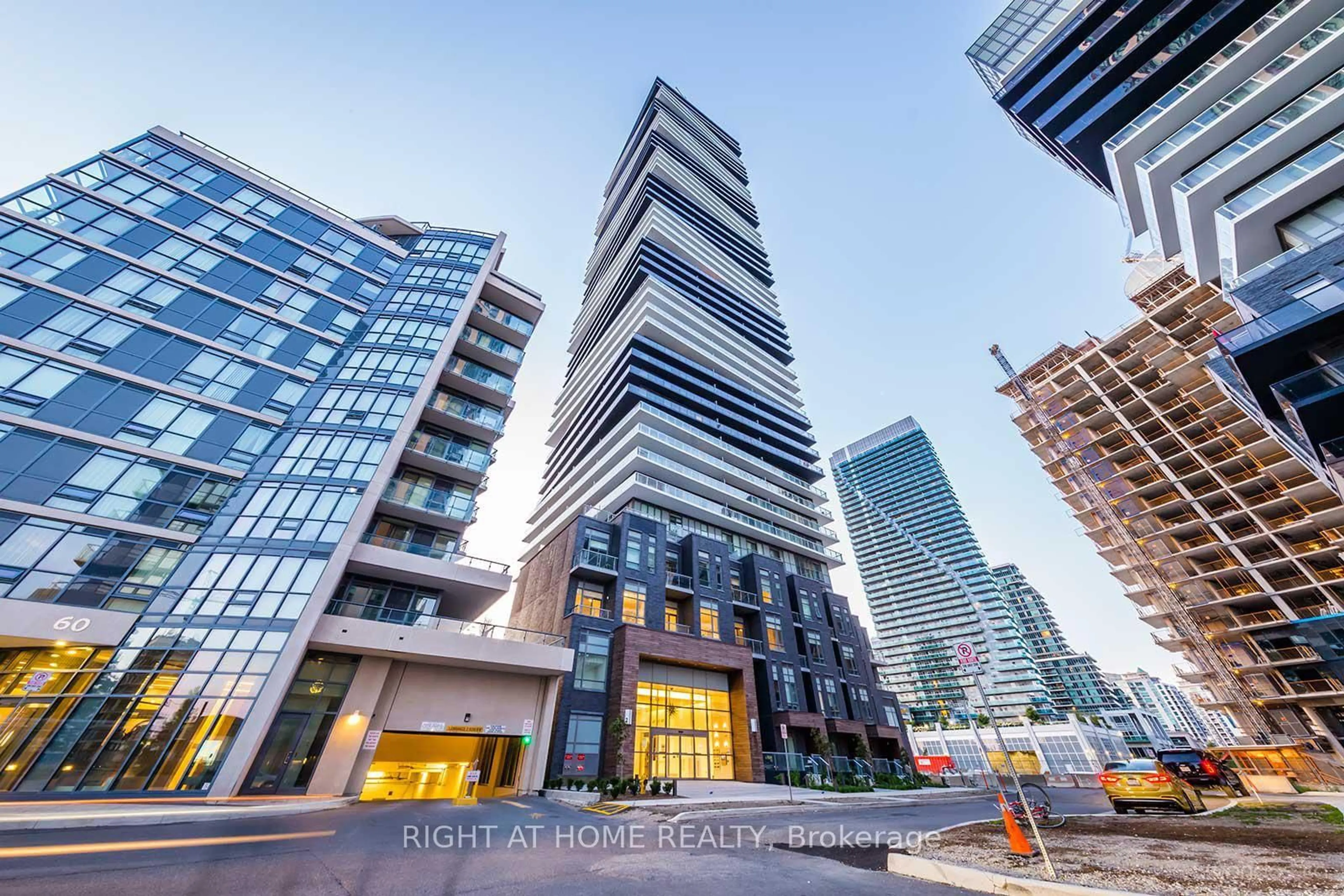 Indoor foyer for 56 Annie Craig Dr #3007, Toronto Ontario M8V 0C4