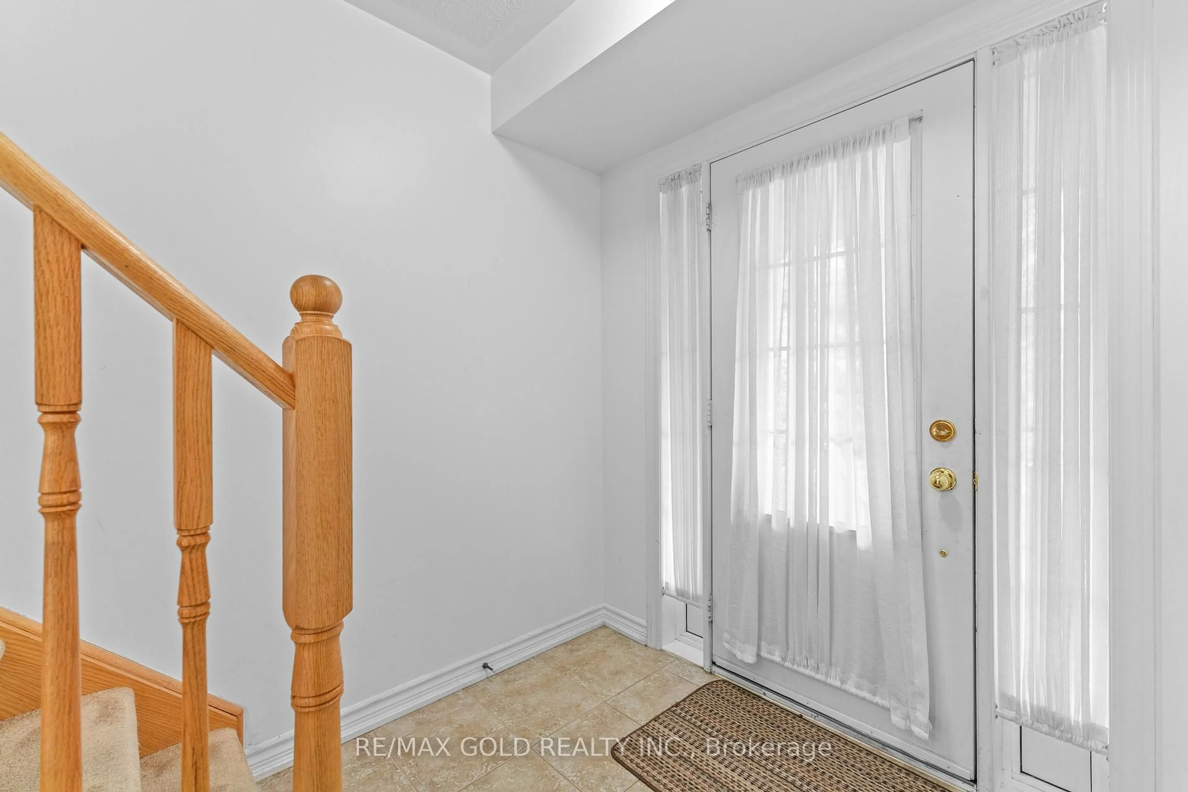 Indoor entryway for 36 Kayak Hts, Brampton Ontario L6Z 0B4