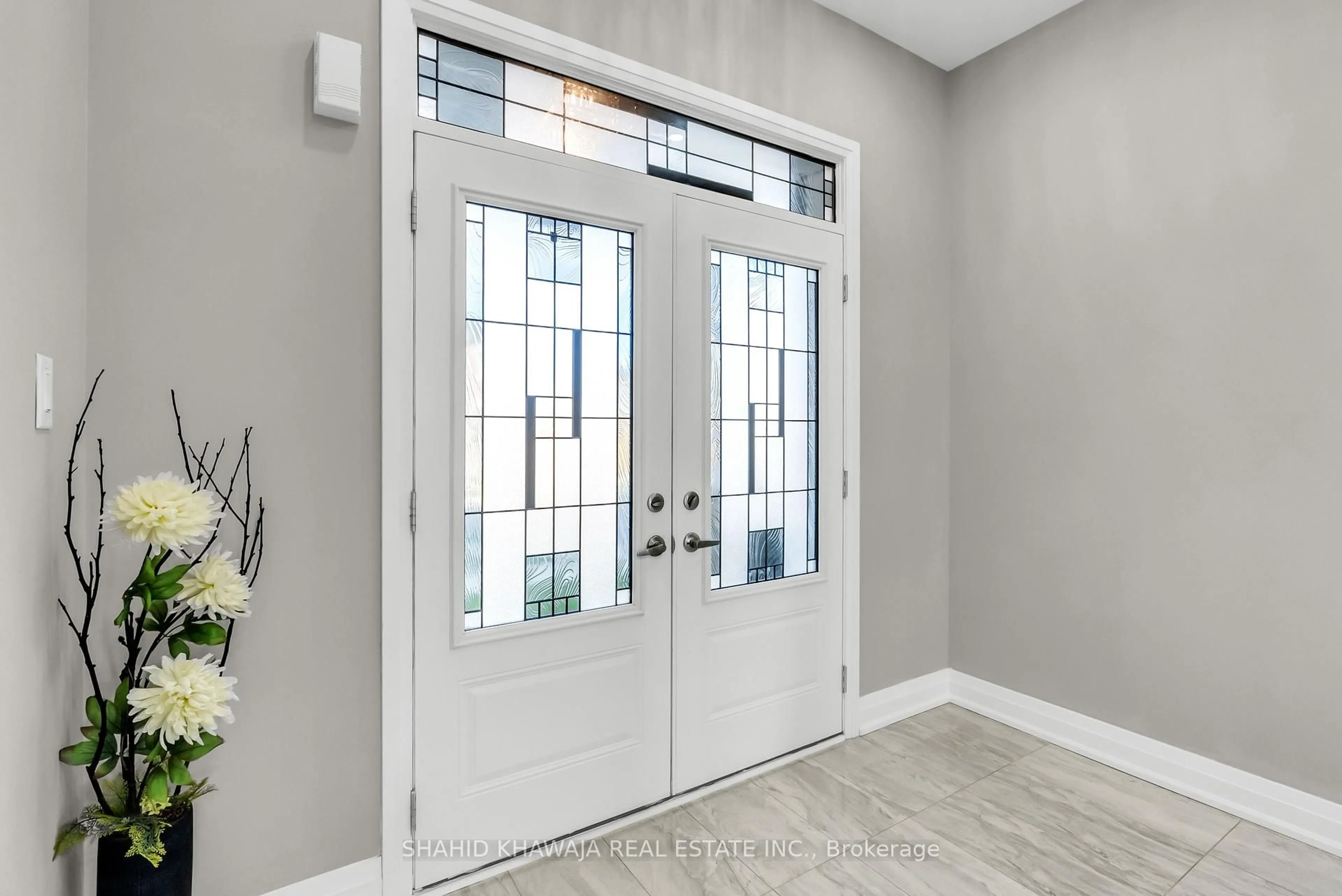 Indoor entryway for 115 Yates Dr, Milton Ontario L9T 2X5