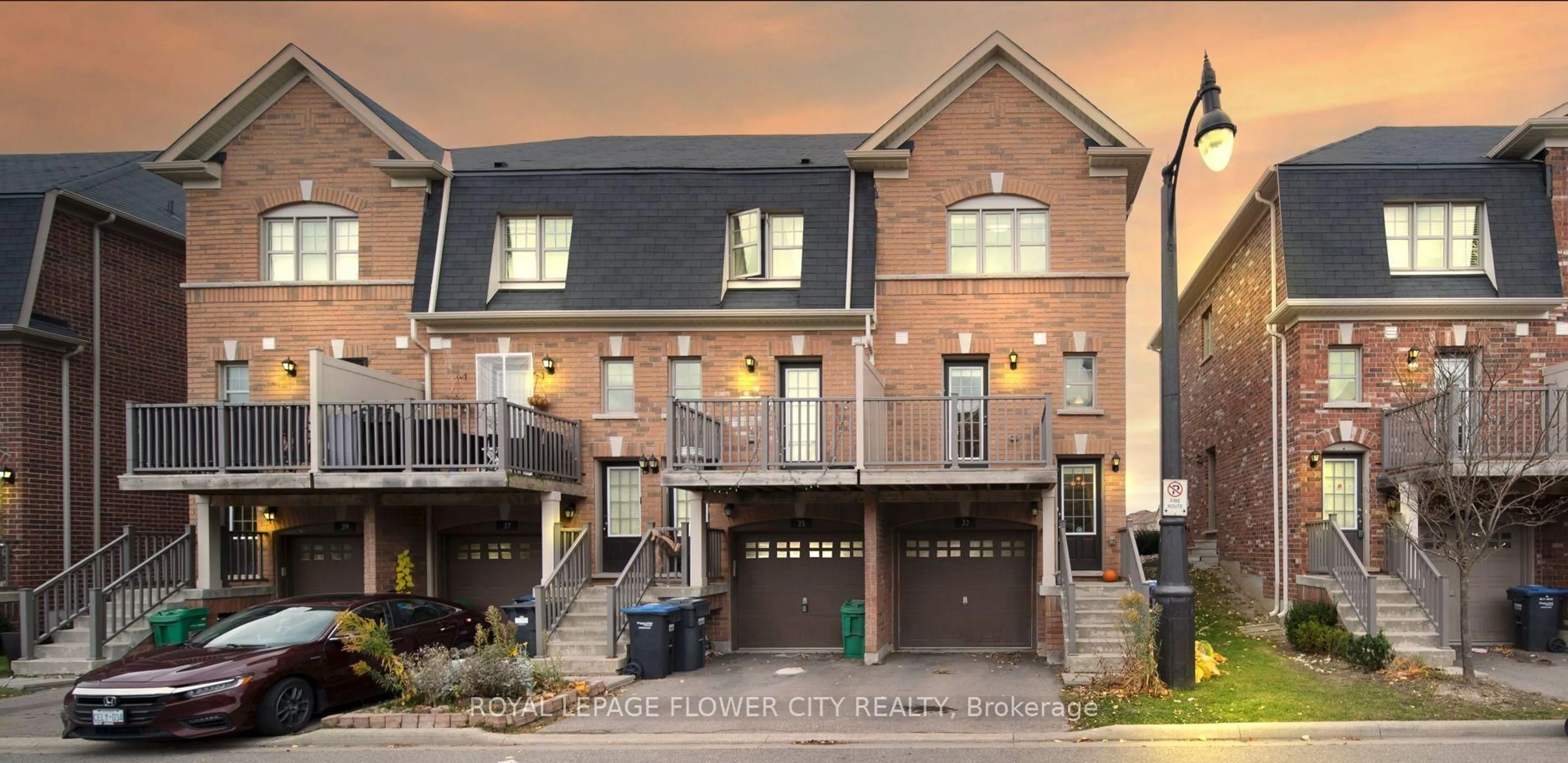Home with brick exterior material, street for 33 Battalion Rd, Brampton Ontario L7A 4B5