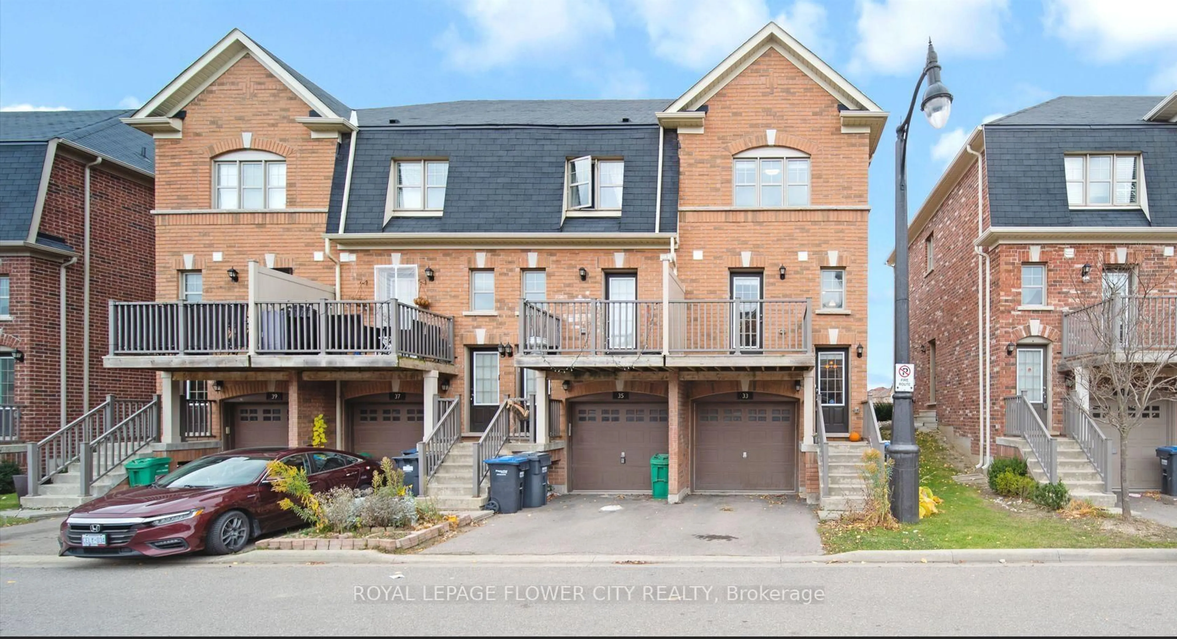 Home with brick exterior material, street for 33 Battalion Rd, Brampton Ontario L7A 4B5