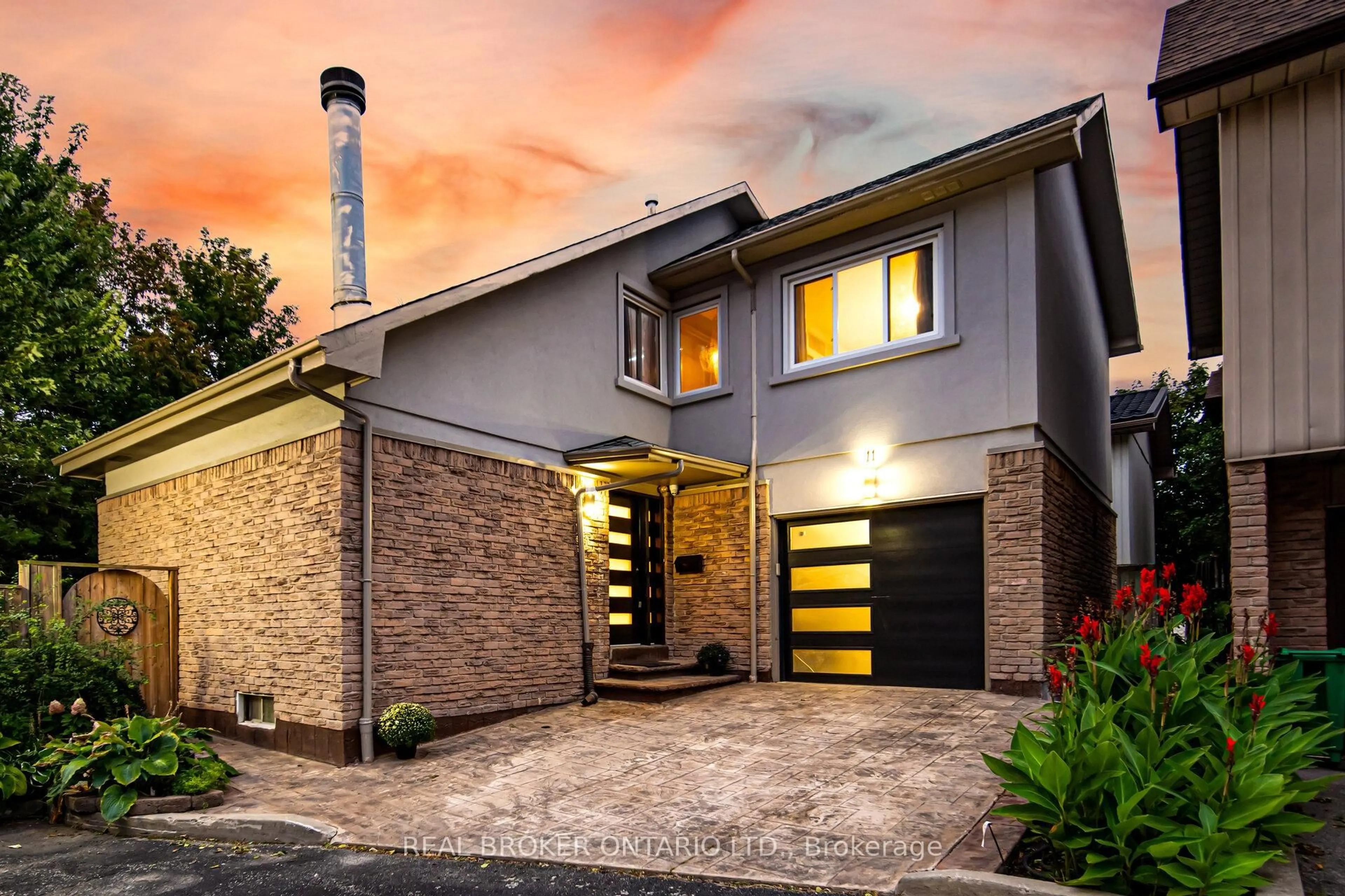 Home with brick exterior material, street for 11 Pierpont Pl, Mississauga Ontario L5N 5V1