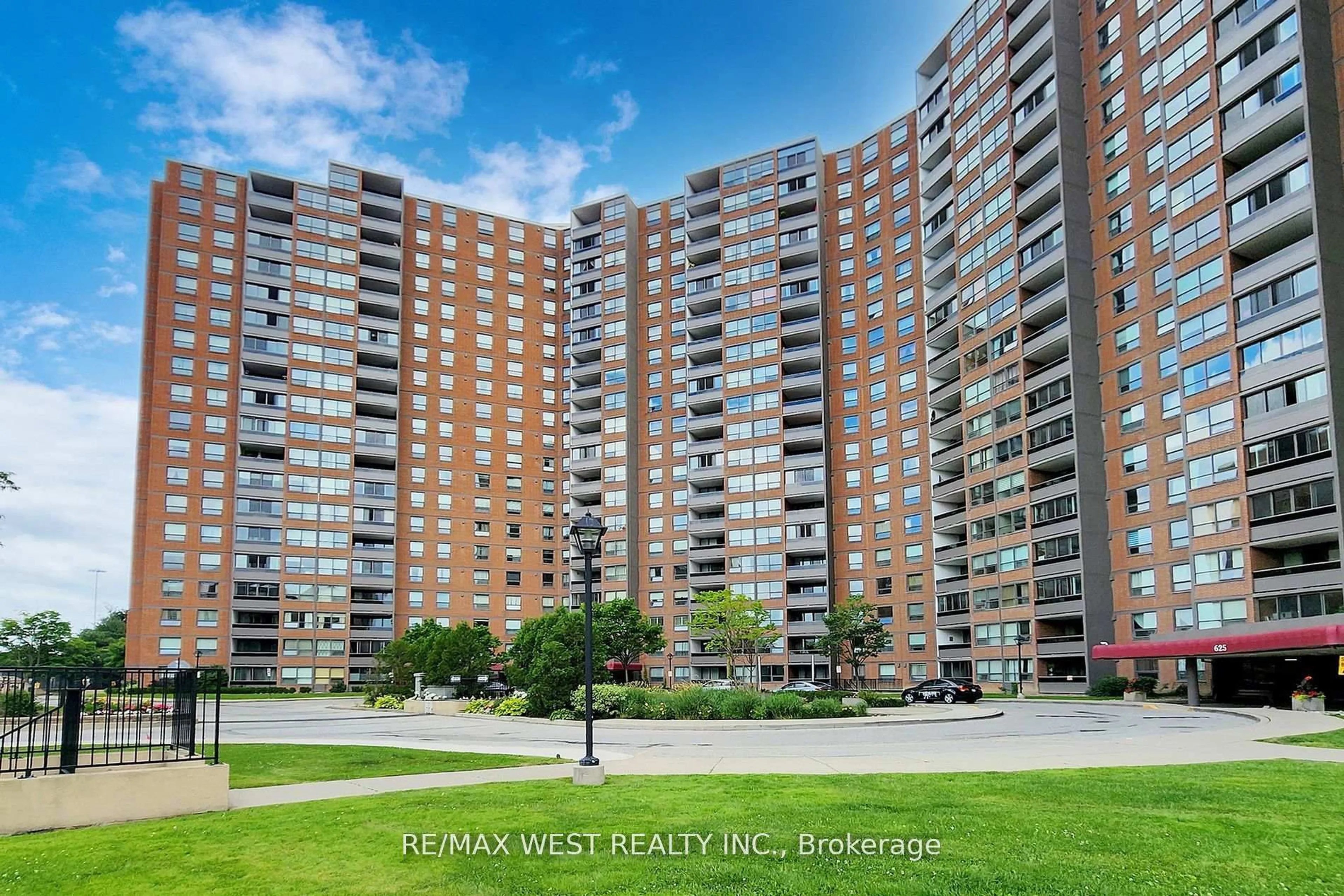 A pic from outside/outdoor area/front of a property/back of a property/a pic from drone, unknown for 627 The West Mall #1810, Toronto Ontario M9C 4X5