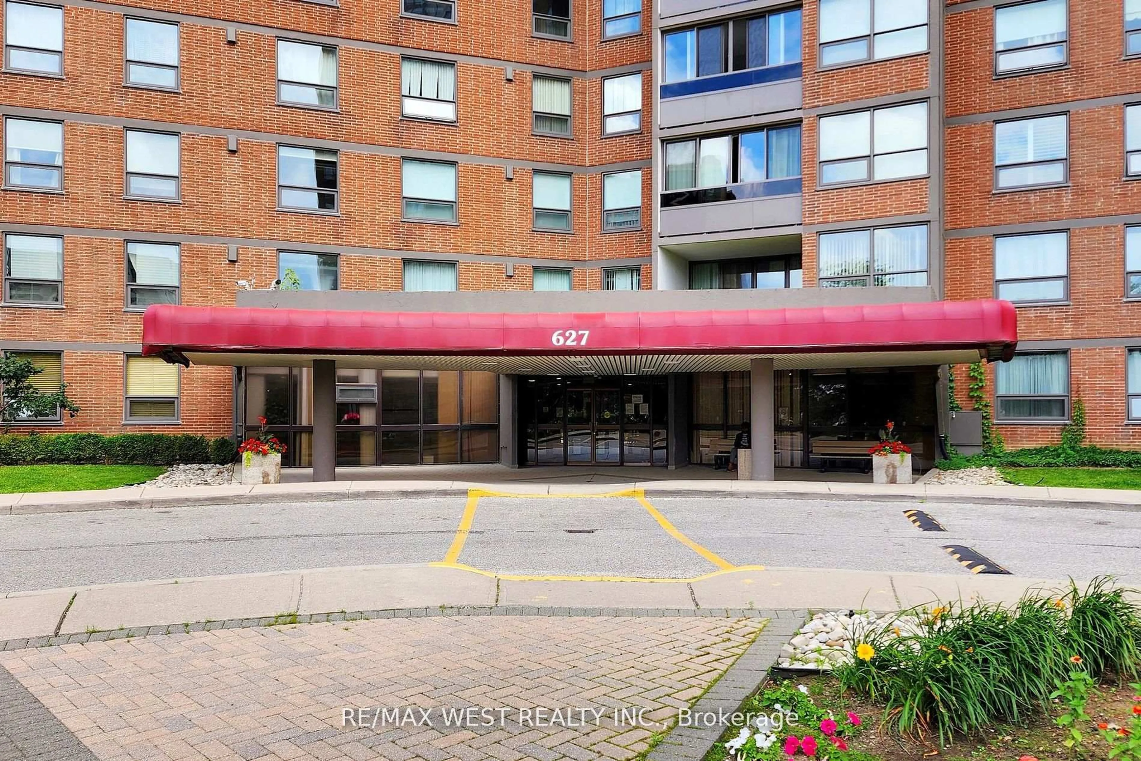Indoor foyer for 627 The West Mall #1810, Toronto Ontario M9C 4X5