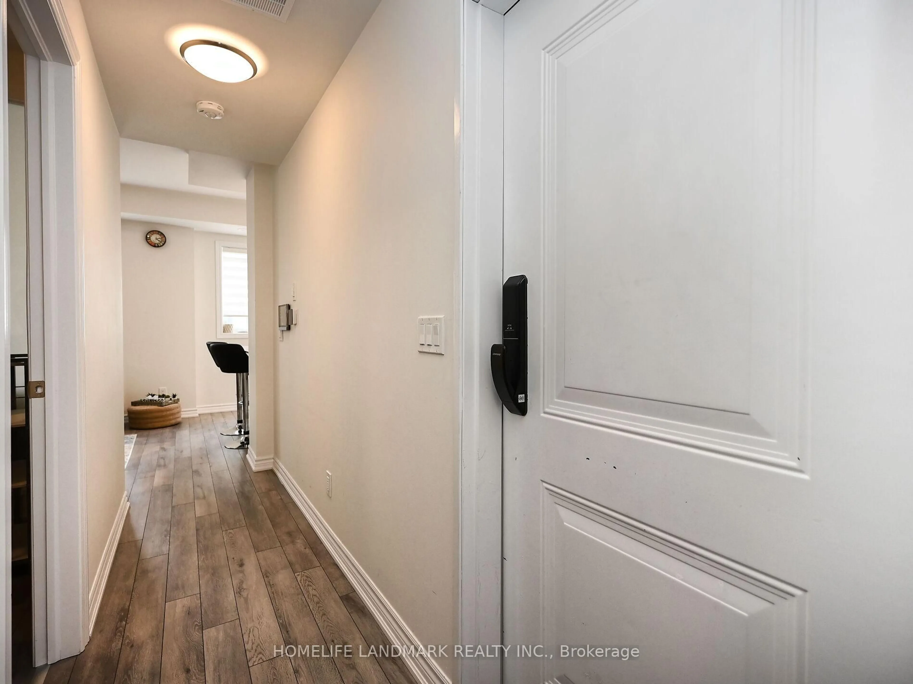 Indoor entryway for #338 - 349 Wheat Boom Dr, Oakville Ontario L6H 7X5