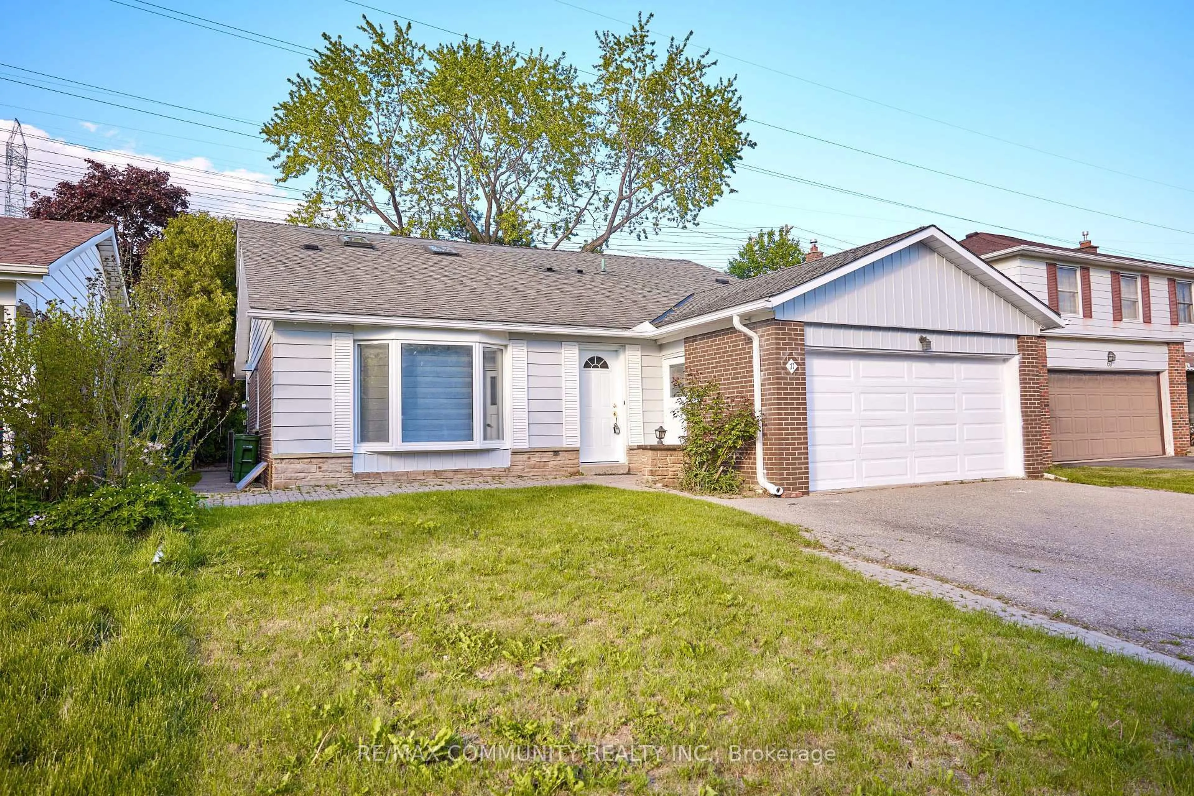 Home with vinyl exterior material, street for 71 Willowridge Rd, Toronto Ontario M9R 3Z2