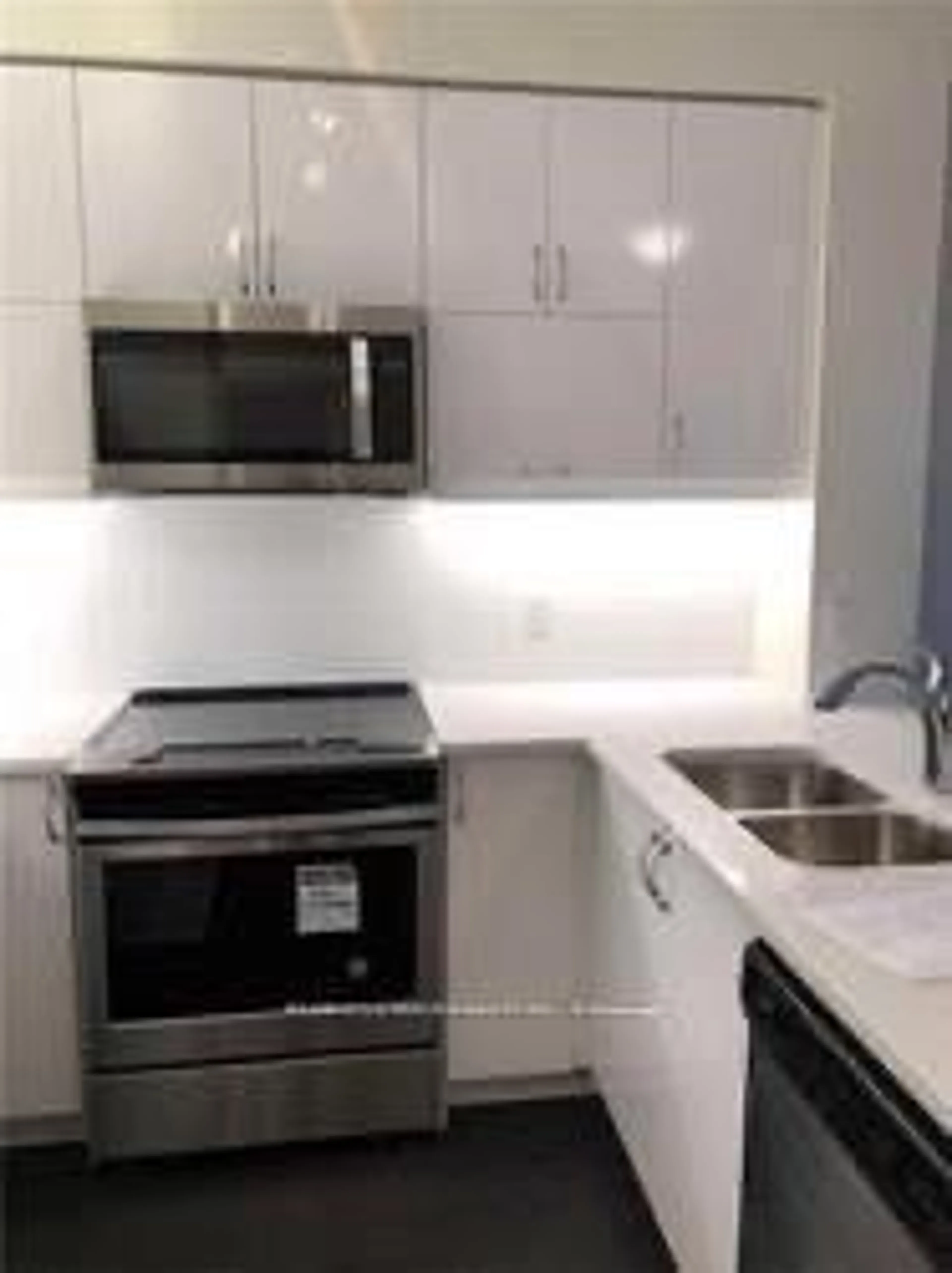 Standard kitchen, ceramic/tile floor for 39 Annie Craig Dr #1503, Toronto Ontario M8V 0H1
