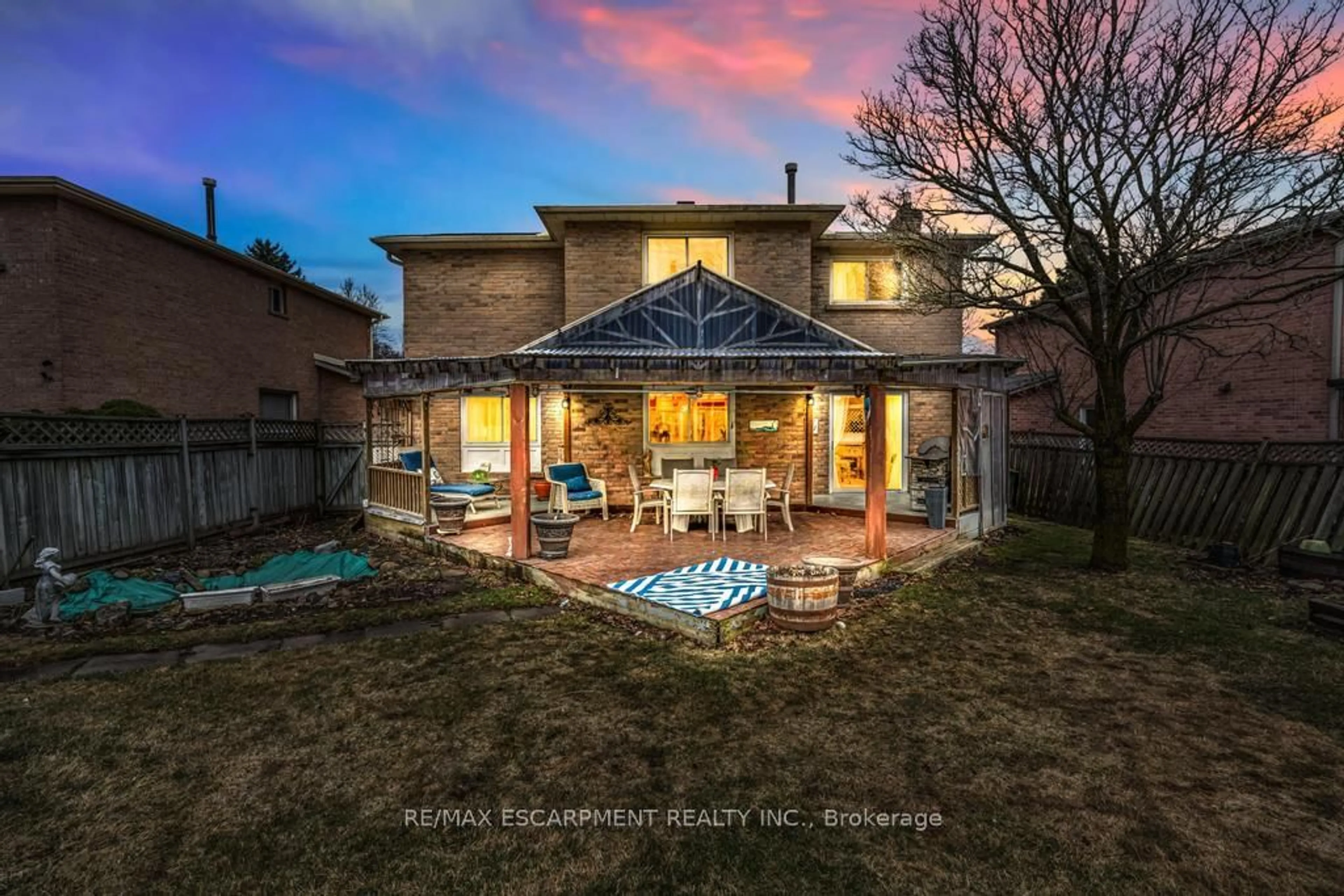 A pic from outside/outdoor area/front of a property/back of a property/a pic from drone, street for 15 Deer Valley Dr, Caledon Ontario L7E 2E3