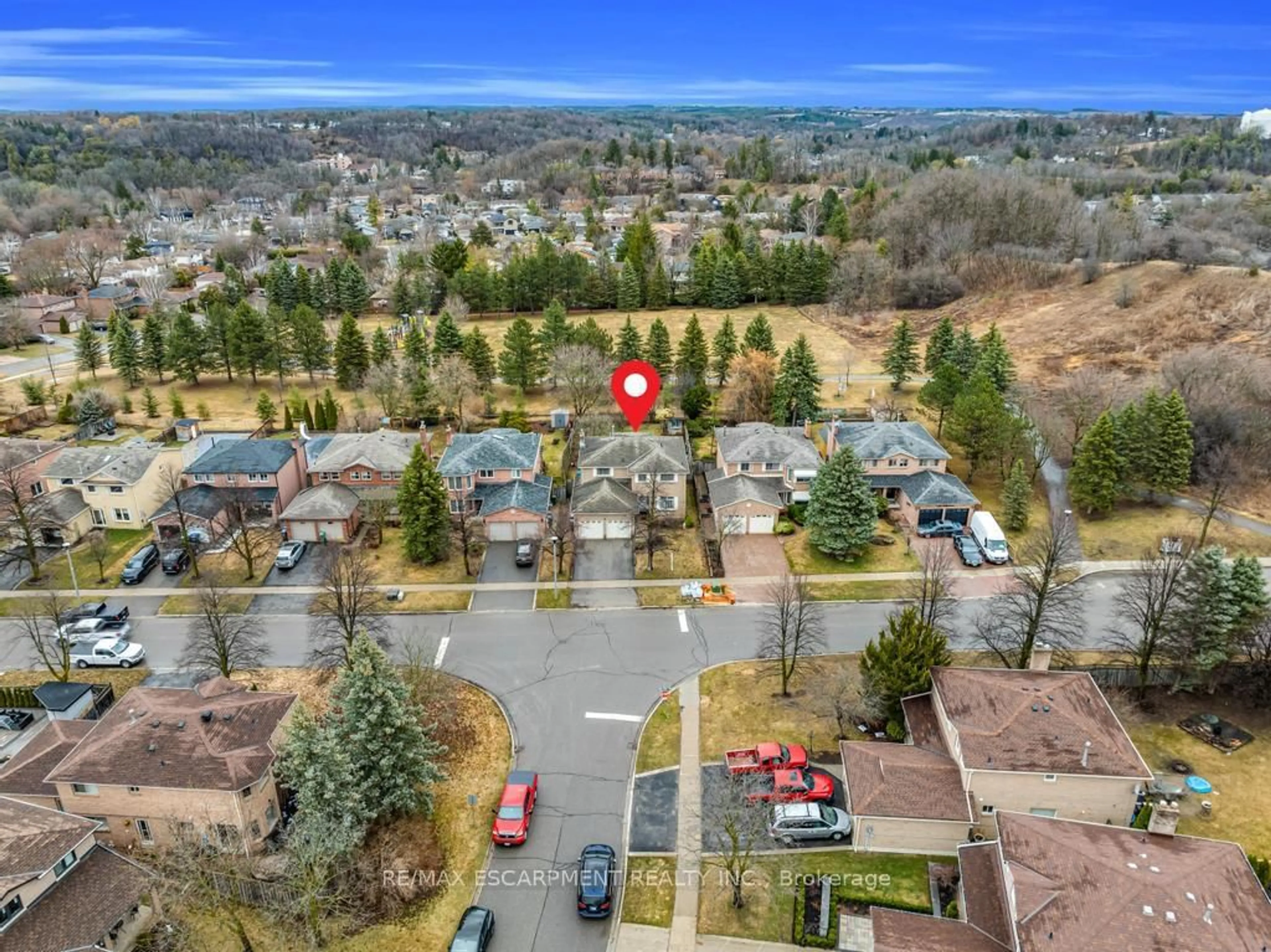 A pic from outside/outdoor area/front of a property/back of a property/a pic from drone, mountain view for 15 Deer Valley Dr, Caledon Ontario L7E 2E3