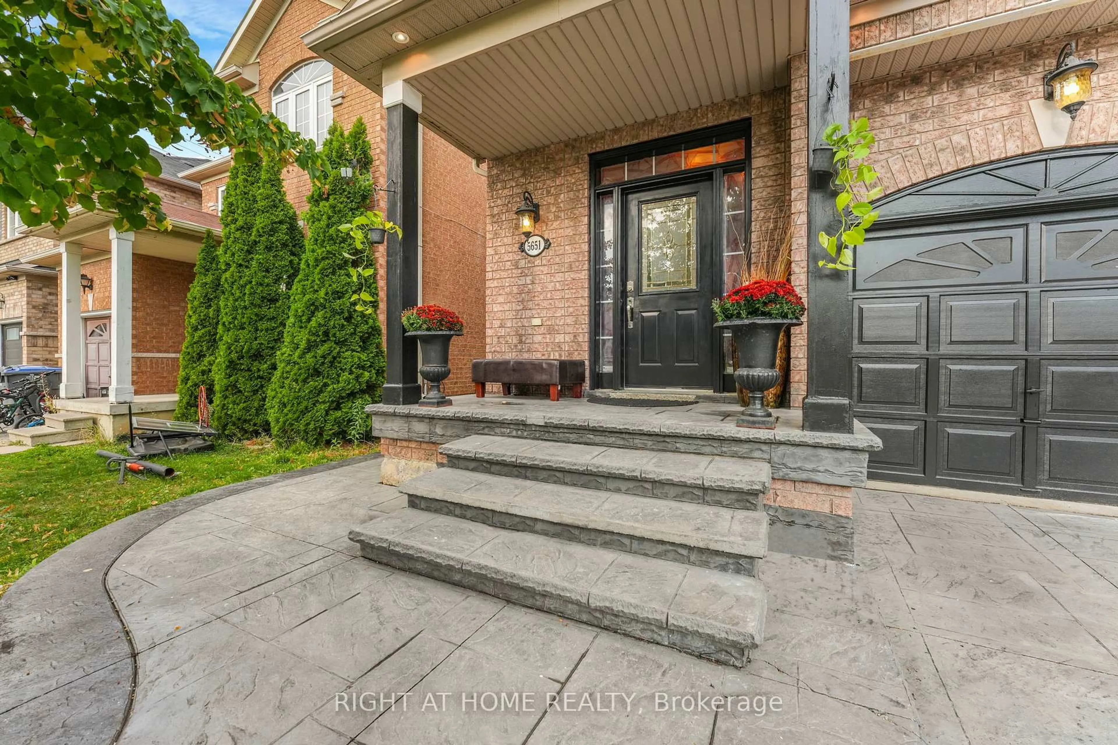 Home with brick exterior material, street for 5651 Patron cove, Mississauga Ontario L5M 7G4
