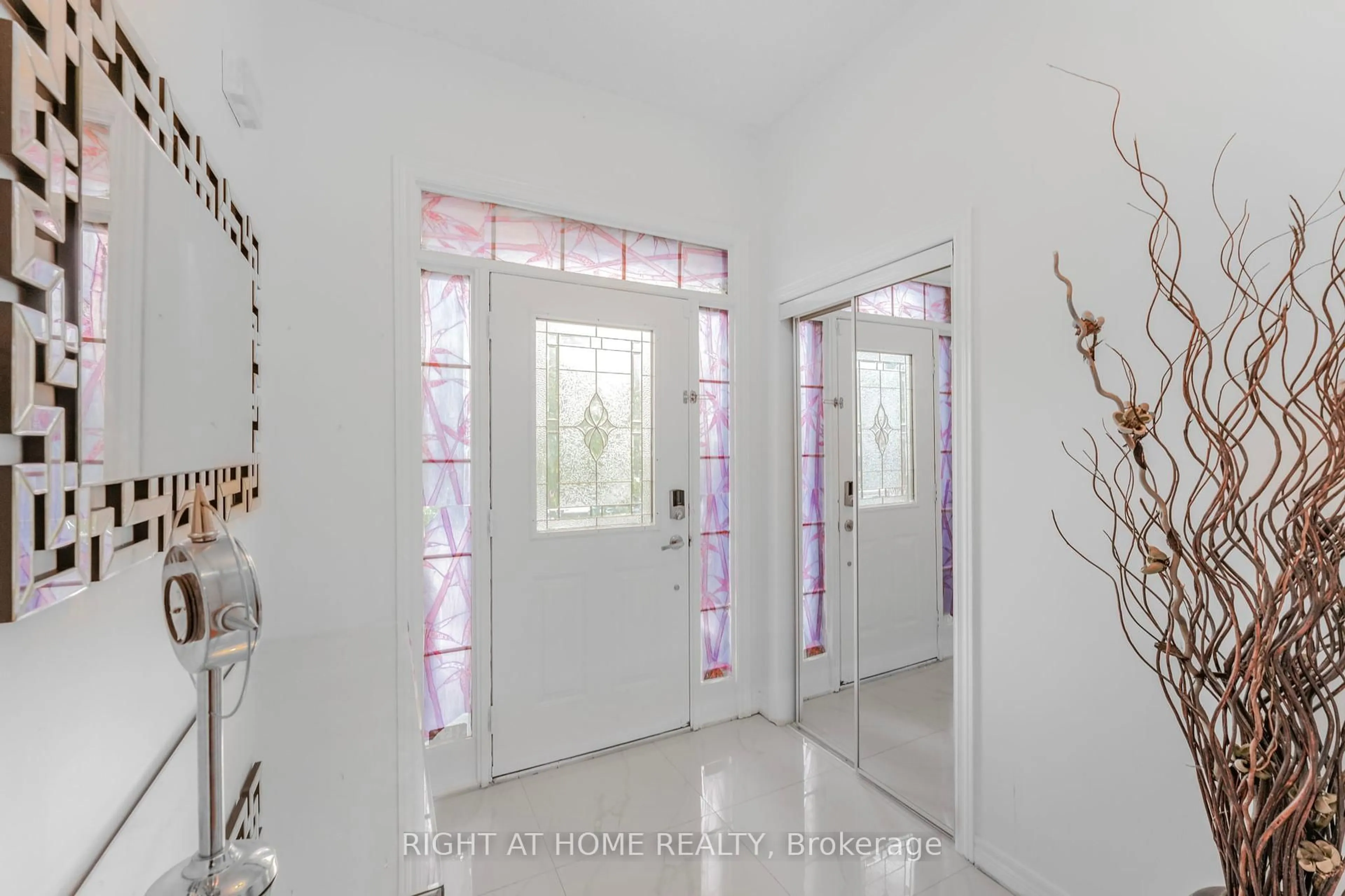 Indoor entryway for 5651 Patron cove, Mississauga Ontario L5M 7G4