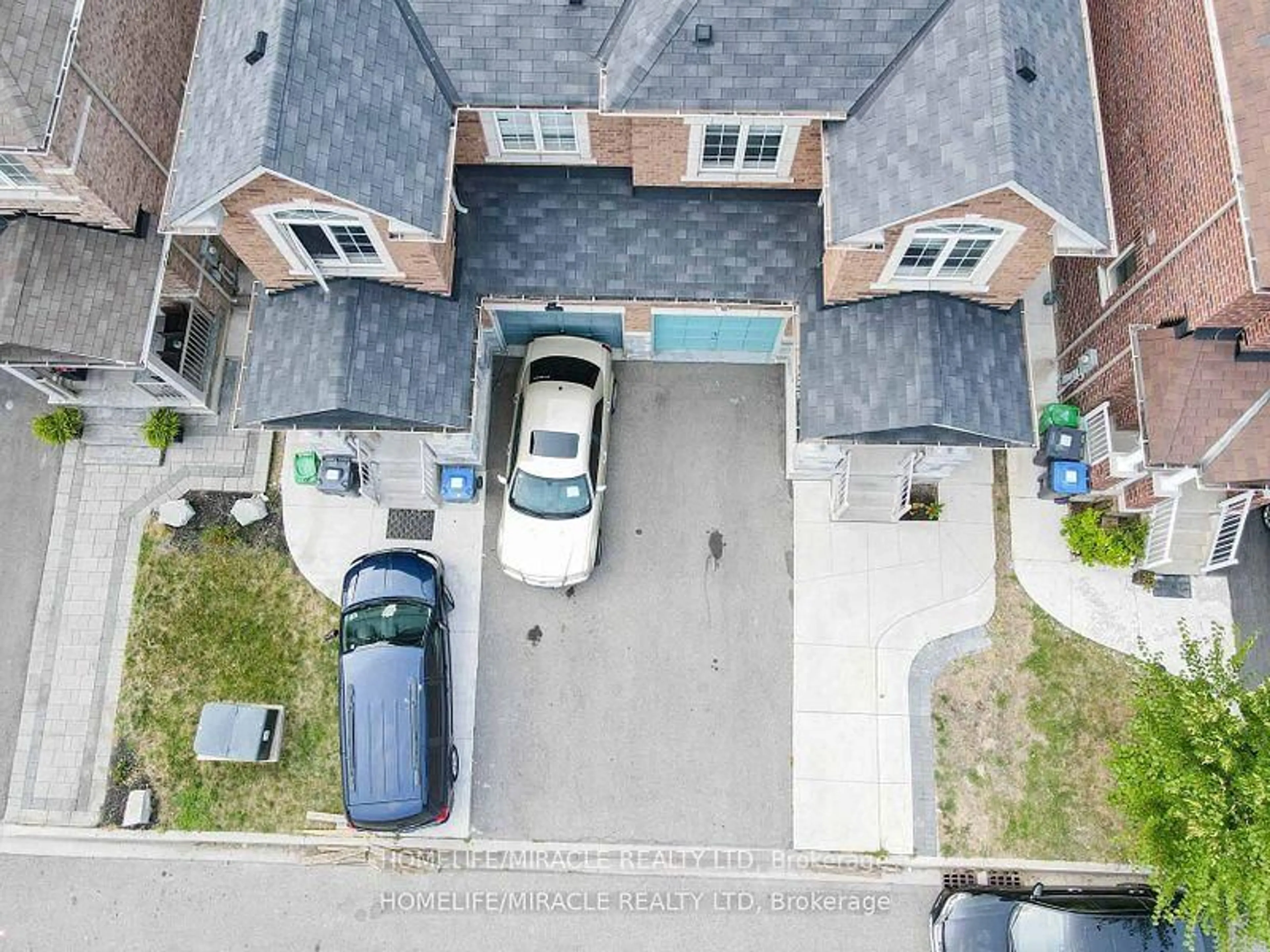 A pic from outside/outdoor area/front of a property/back of a property/a pic from drone, street for 79 Lesabre Cres, Brampton Ontario L6P 3Z9