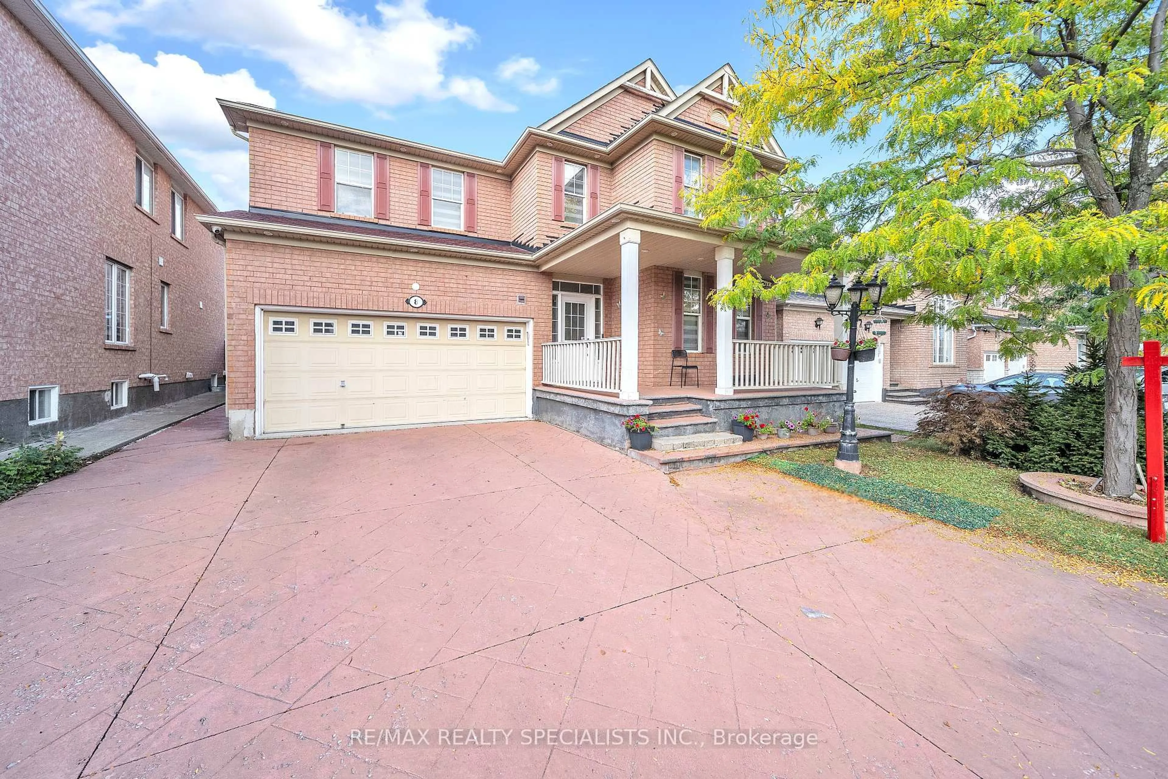 A pic from outside/outdoor area/front of a property/back of a property/a pic from drone, street for 8 Gander Cres, Brampton Ontario L6P 2J5