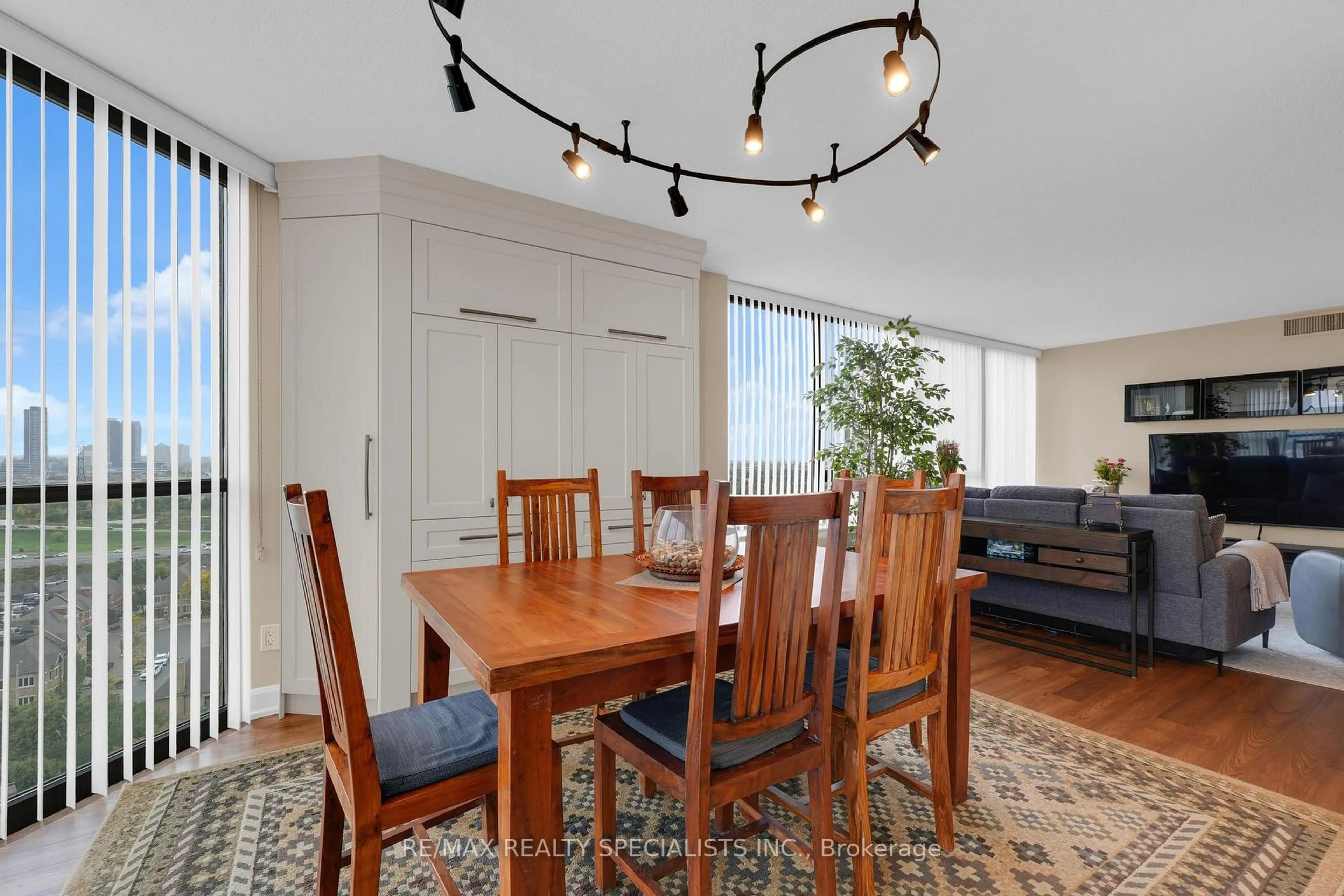 Dining room, wood/laminate floor for 4235 Sherwoodtowne Blvd #1808, Mississauga Ontario L4Z 1W3