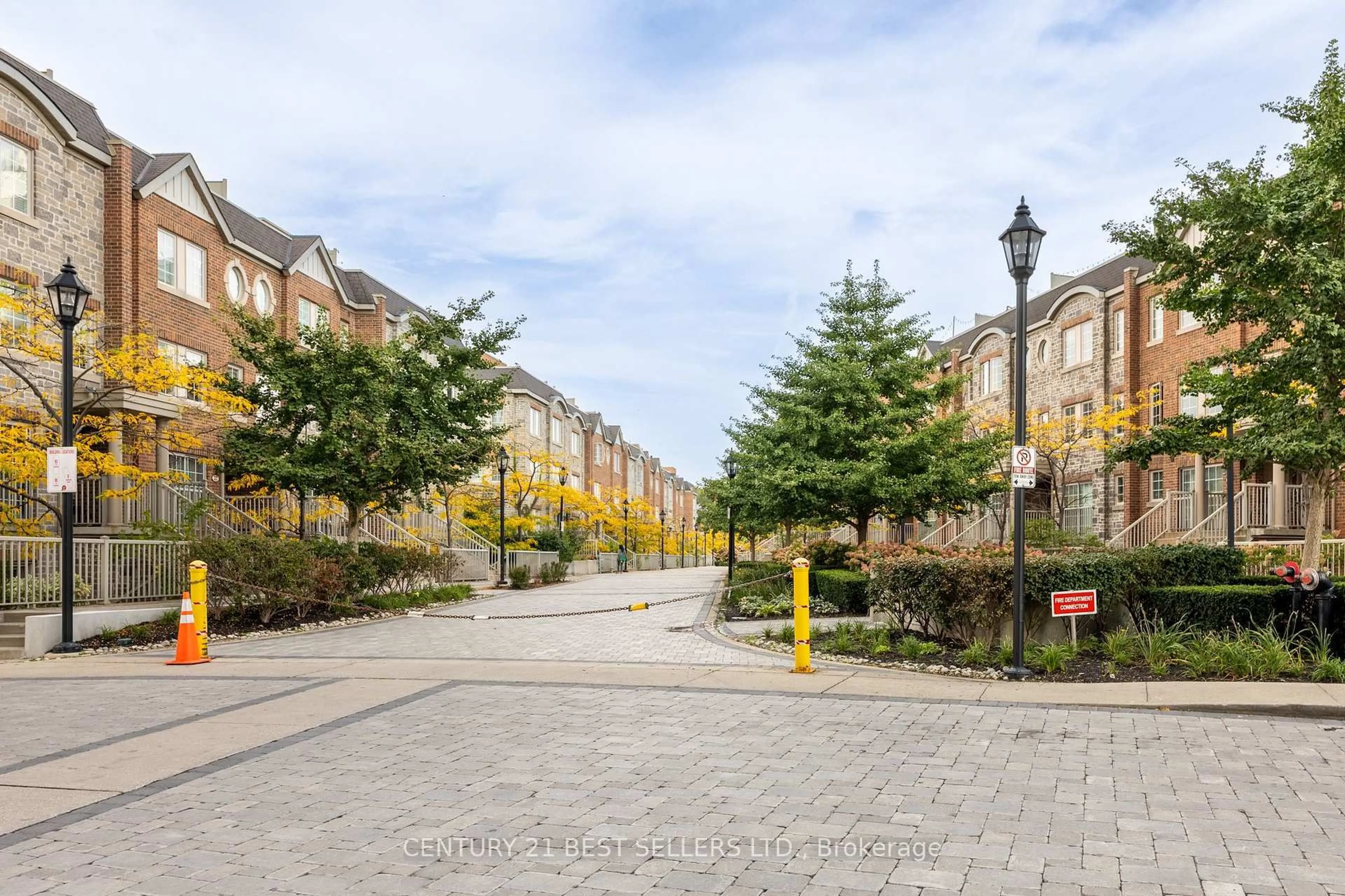 Patio, street for 15 Windermere Ave #609, Toronto Ontario M6S 5A2