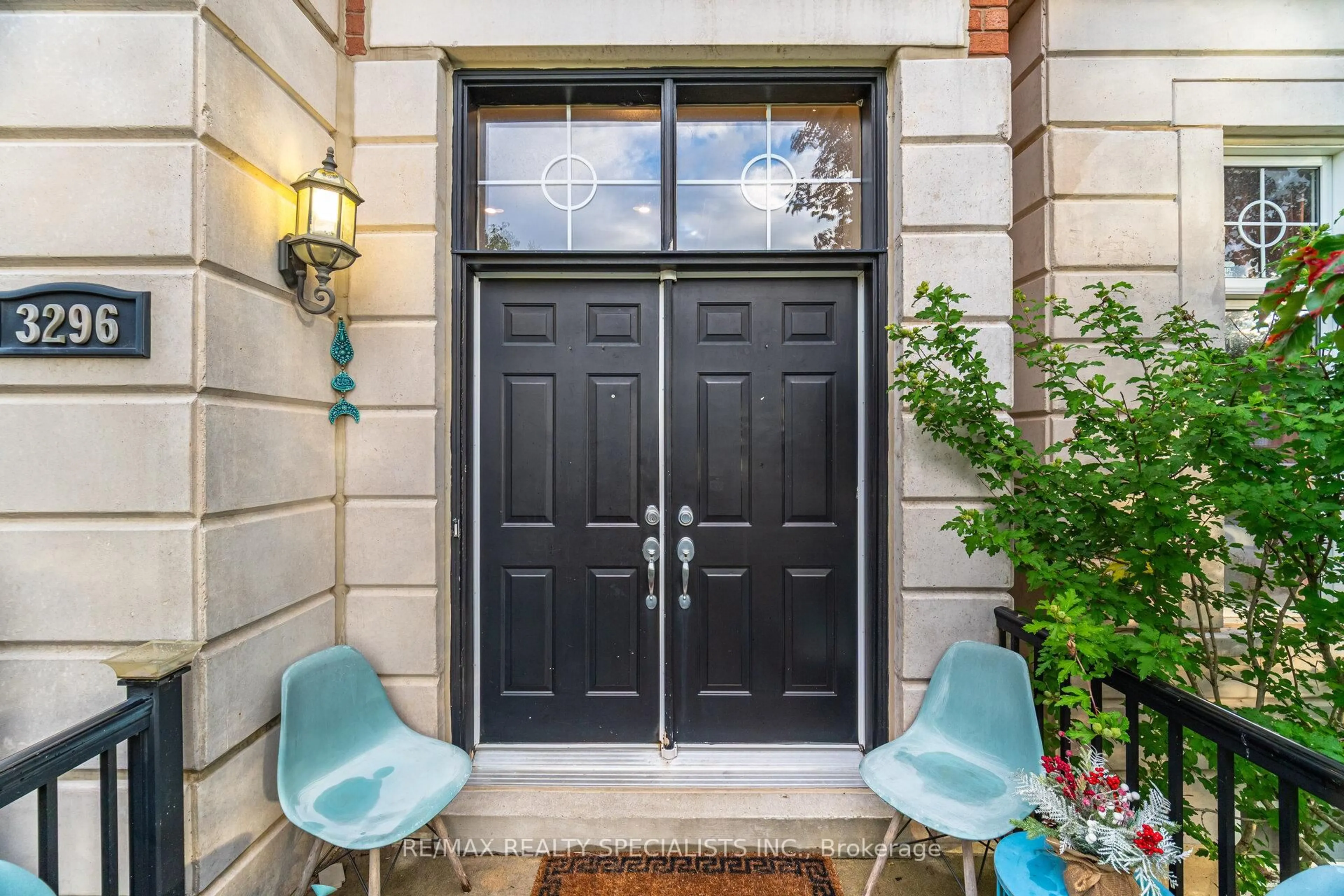 Indoor entryway for 3296 Flagstone Dr, Mississauga Ontario L5M 7T7