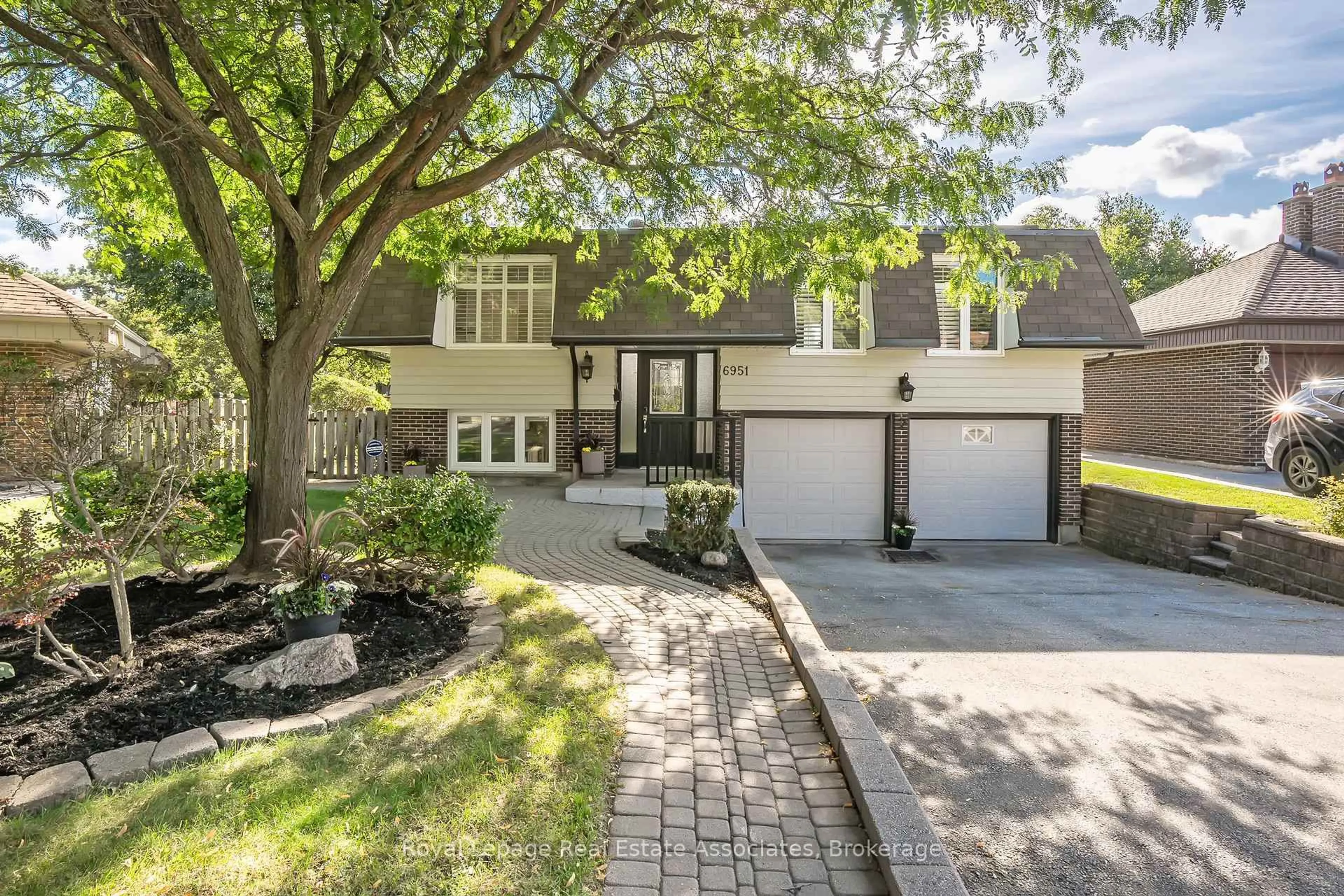 Home with brick exterior material, street for 6951 Estoril Rd, Mississauga Ontario L5N 1N3