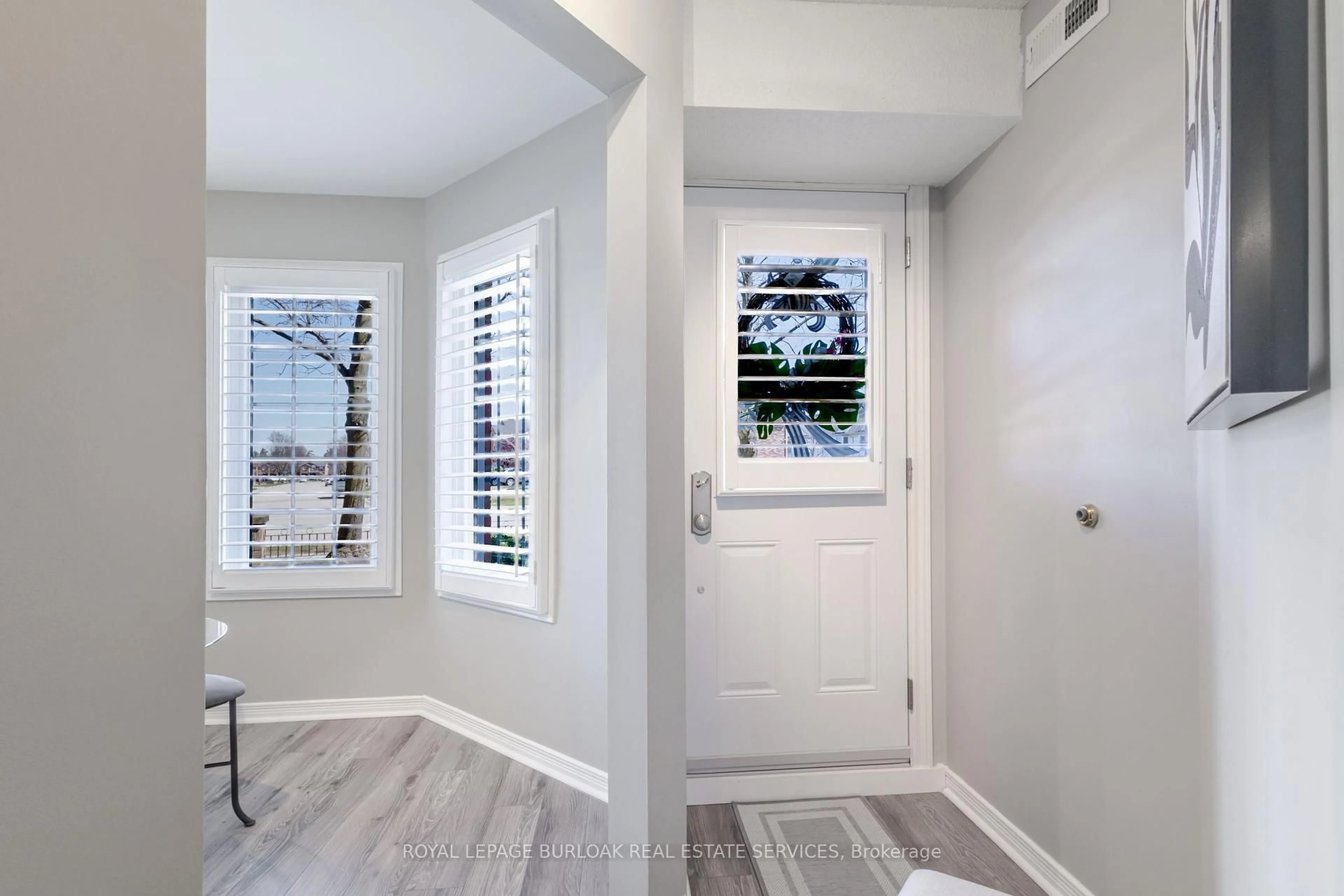 Indoor entryway for 2110 Cleaver Ave #102, Burlington Ontario L7M 3Z3