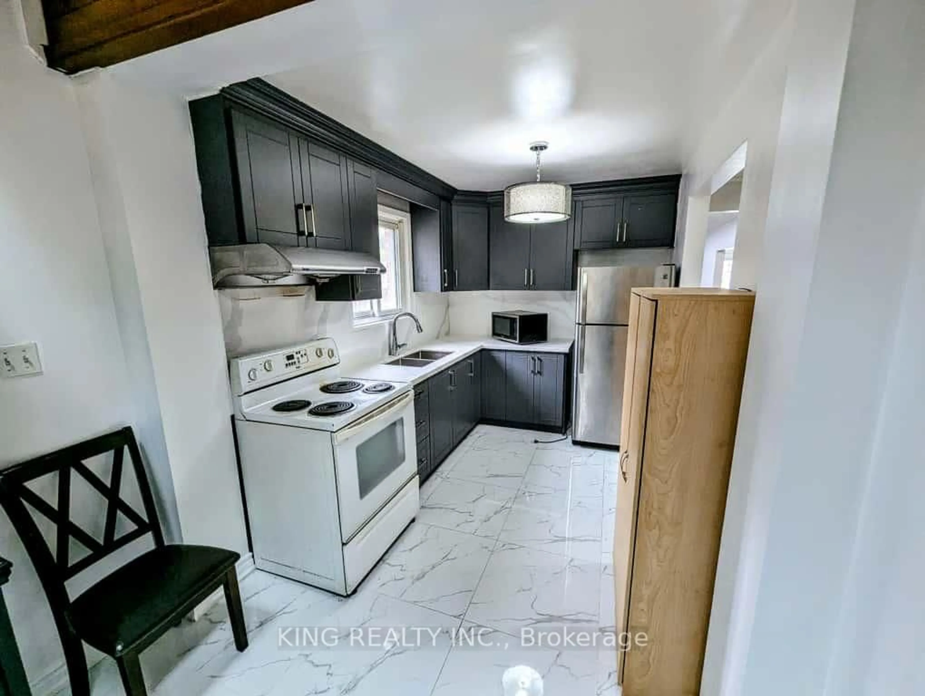Standard kitchen, ceramic/tile floor for 30 Parkway Ave, Brampton Ontario L6X 2G4
