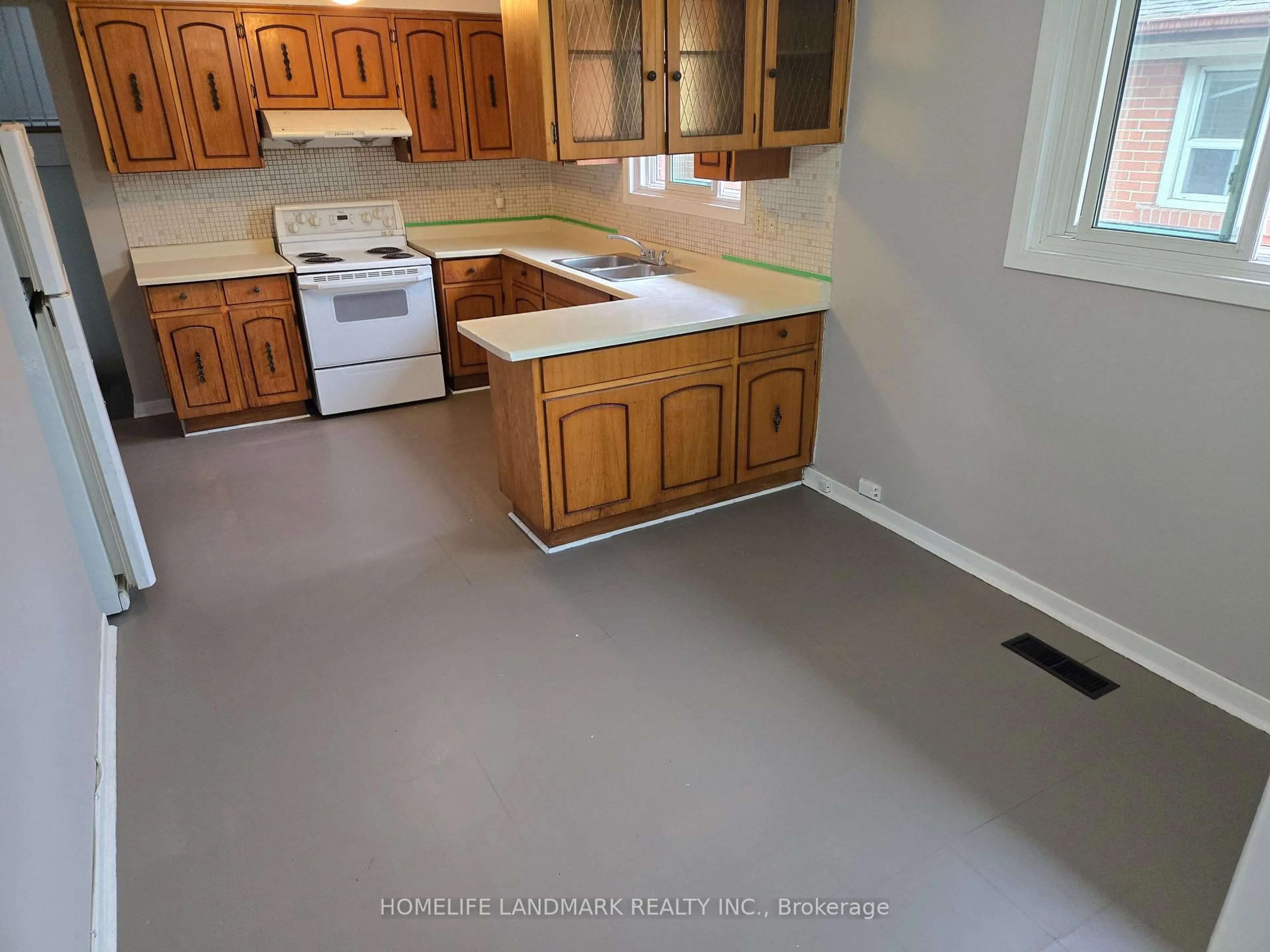 Standard kitchen, unknown for 135 Cabana Dr, Toronto Ontario M9L 1L1