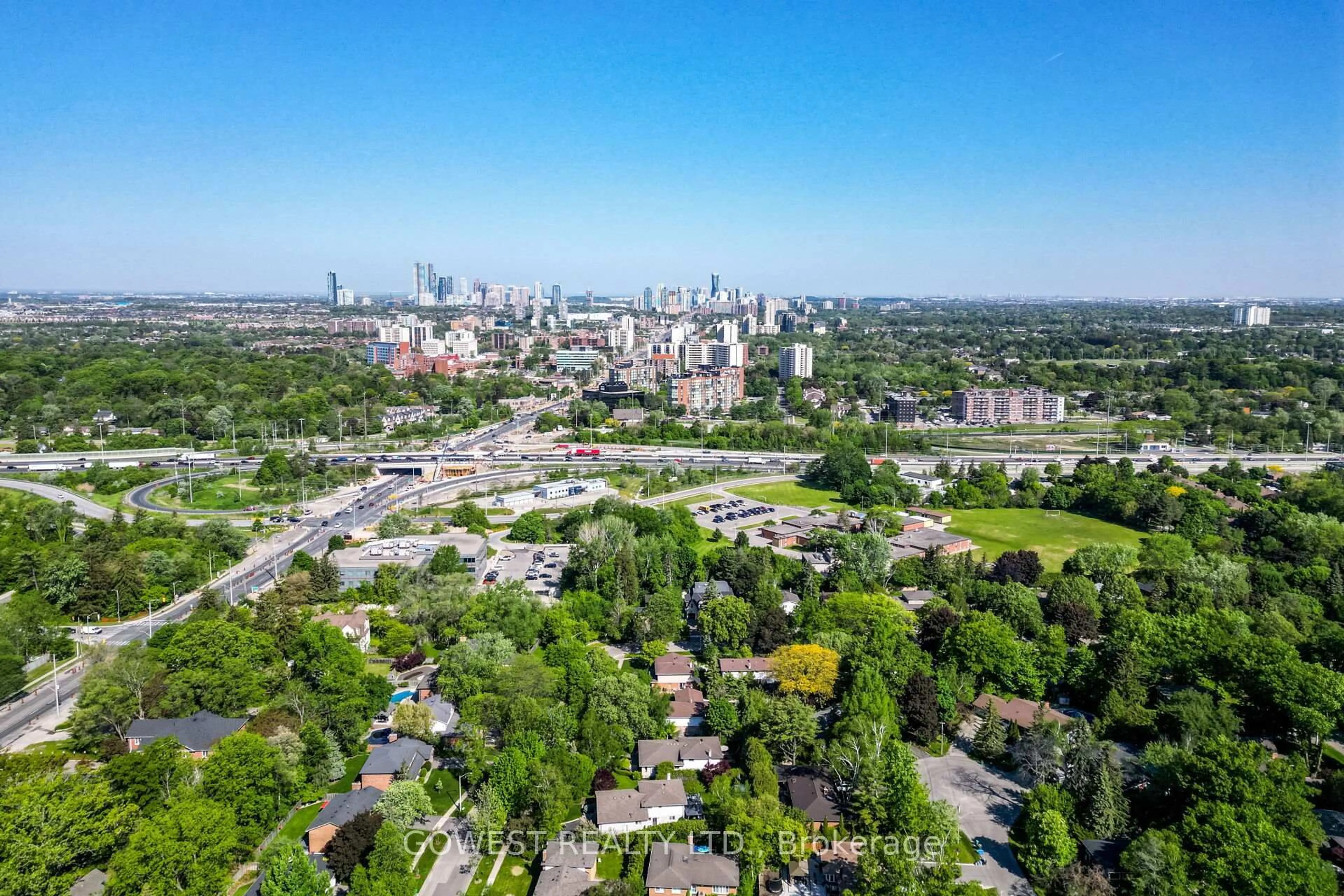 A pic from outside/outdoor area/front of a property/back of a property/a pic from drone, city buildings view from balcony for 62 Pinewood Tr, Mississauga Ontario L5G 2L1