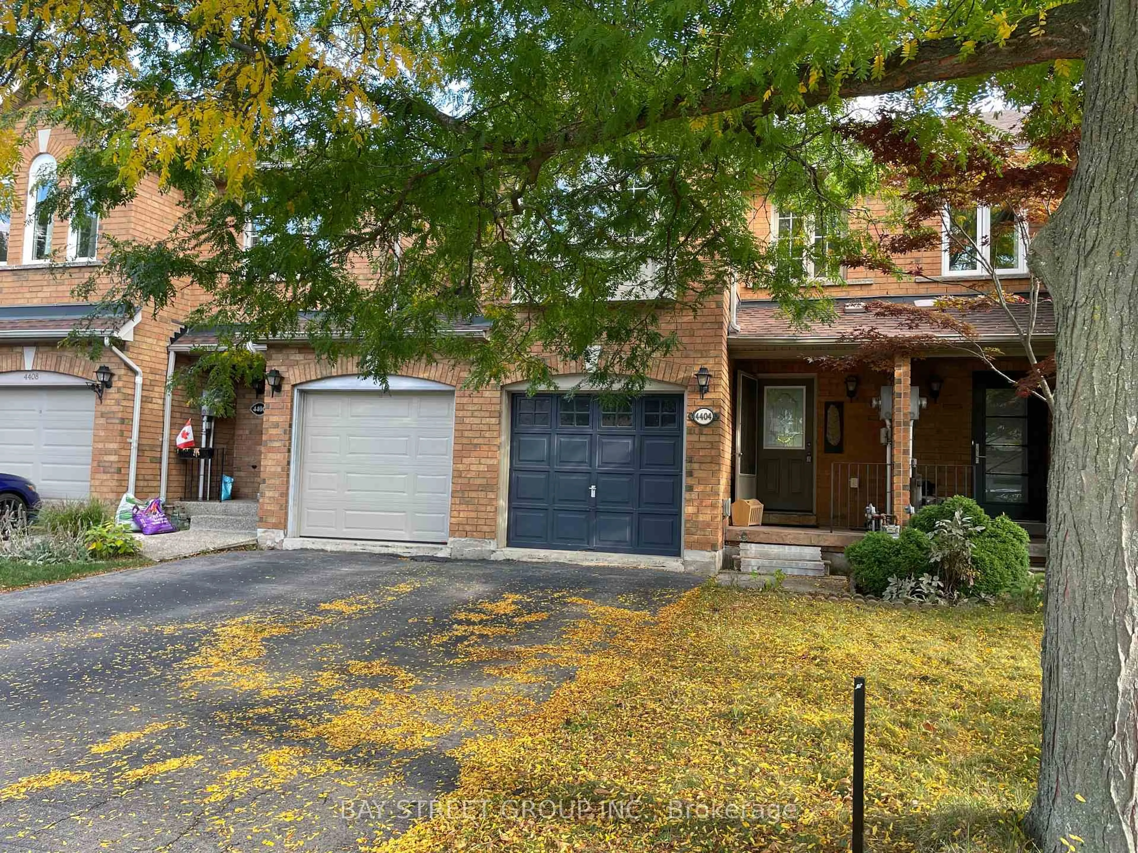 Home with brick exterior material, street for 4404 Vallence Dr, Burlington Ontario L7L 6J7