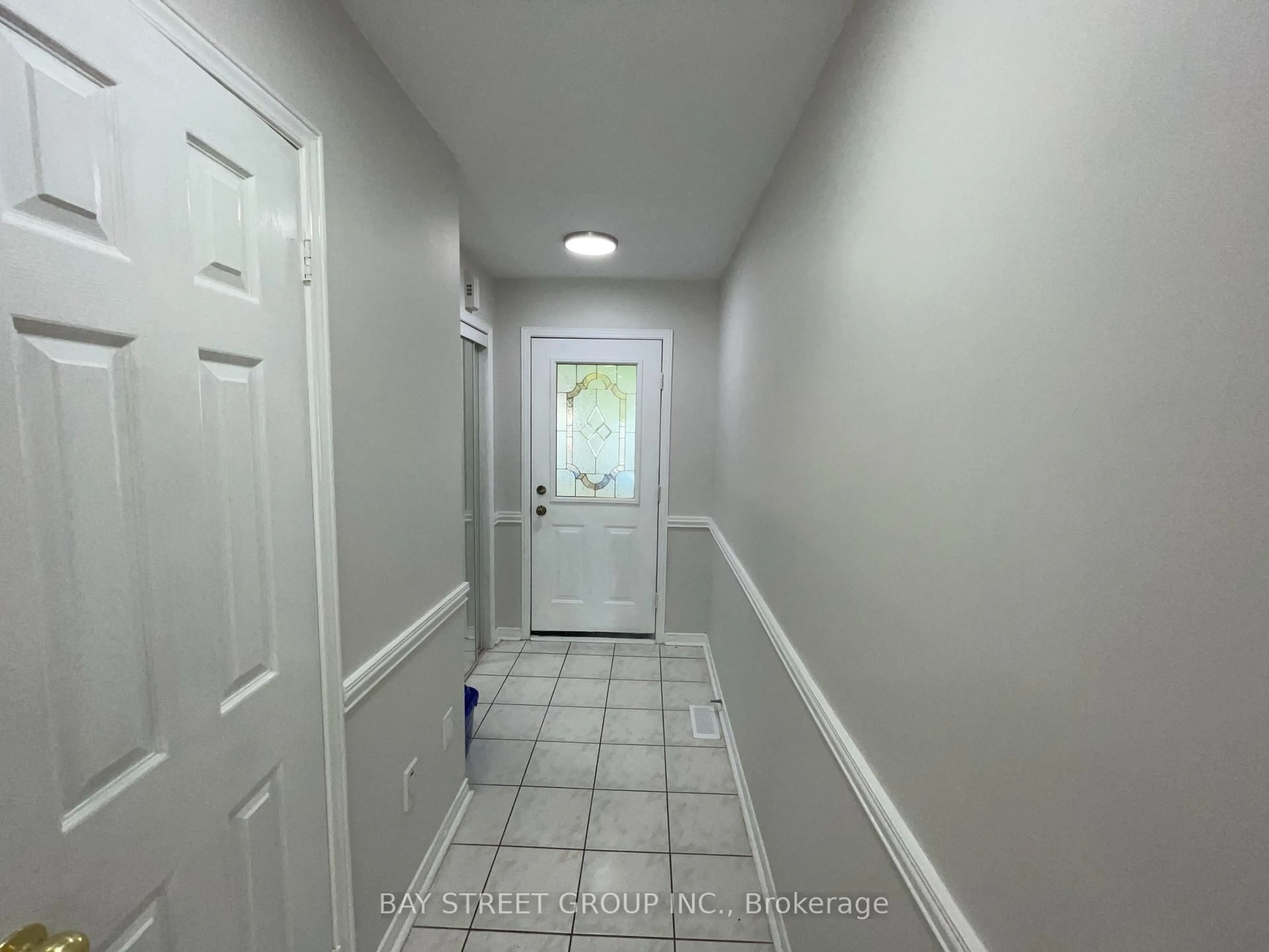 Indoor entryway for 4404 Vallence Dr, Burlington Ontario L7L 6J7