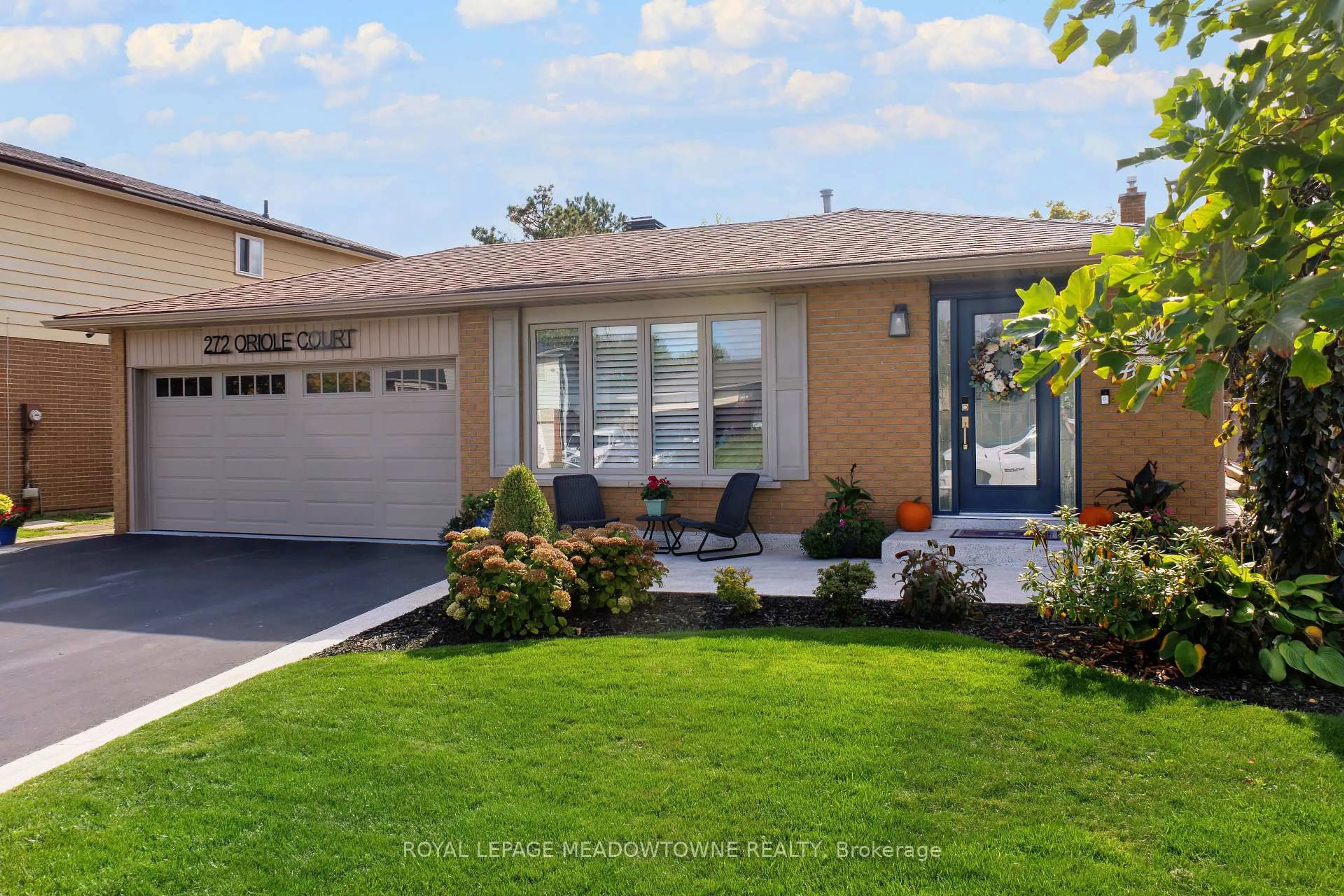 Home with vinyl exterior material, street for 272 Oriole Crt, Milton Ontario L9T 3R4