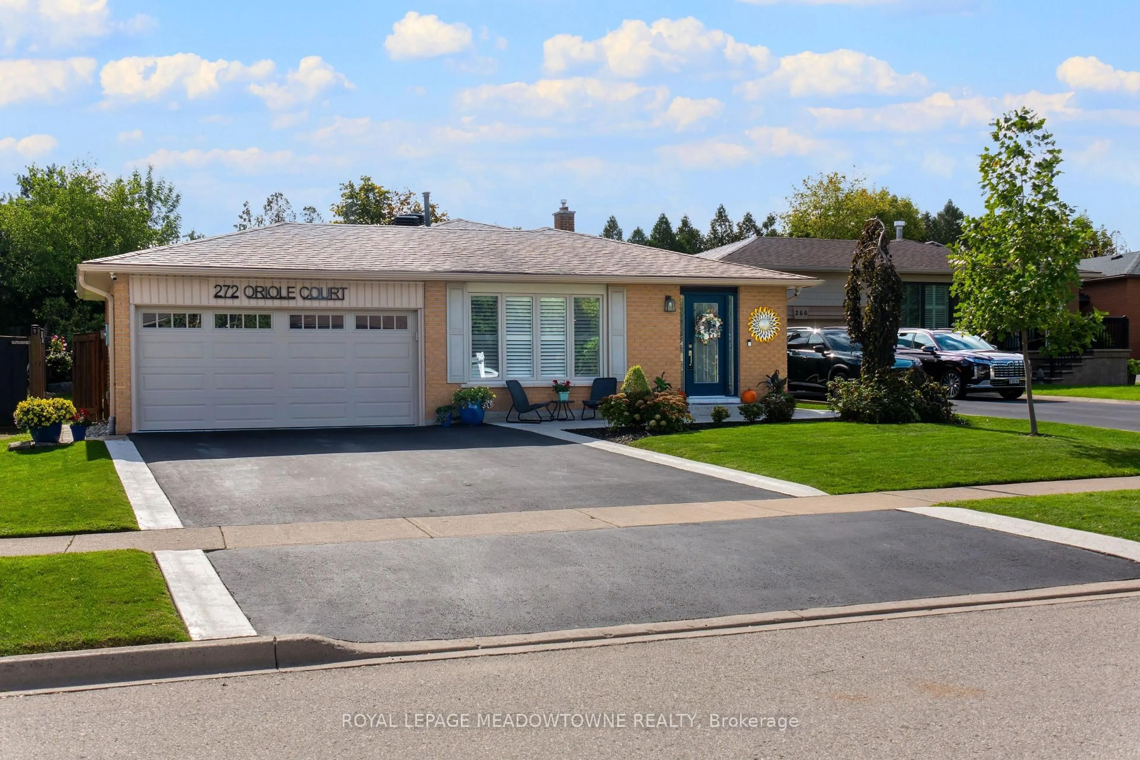 Home with vinyl exterior material, street for 272 Oriole Crt, Milton Ontario L9T 3R4